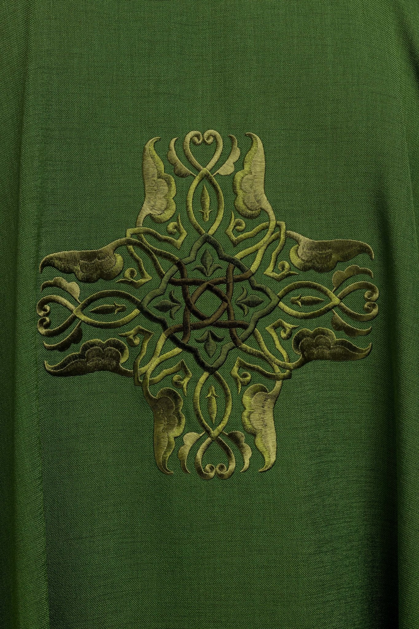 Casulla verde con Cruz bordado HA7035 - 01 ZIELONY - CASULLAS.ES