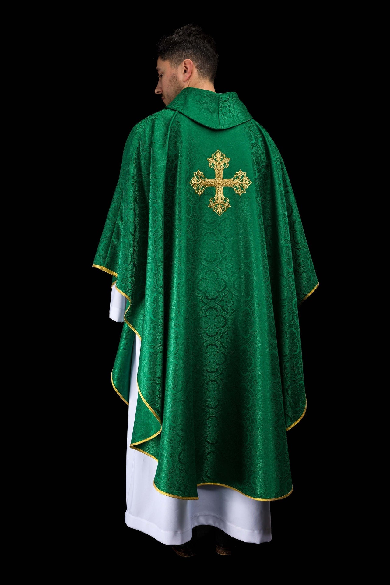 Casulla verde con cruz de tejido jacquard KOR/403/01/11 - CASULLAS.ES