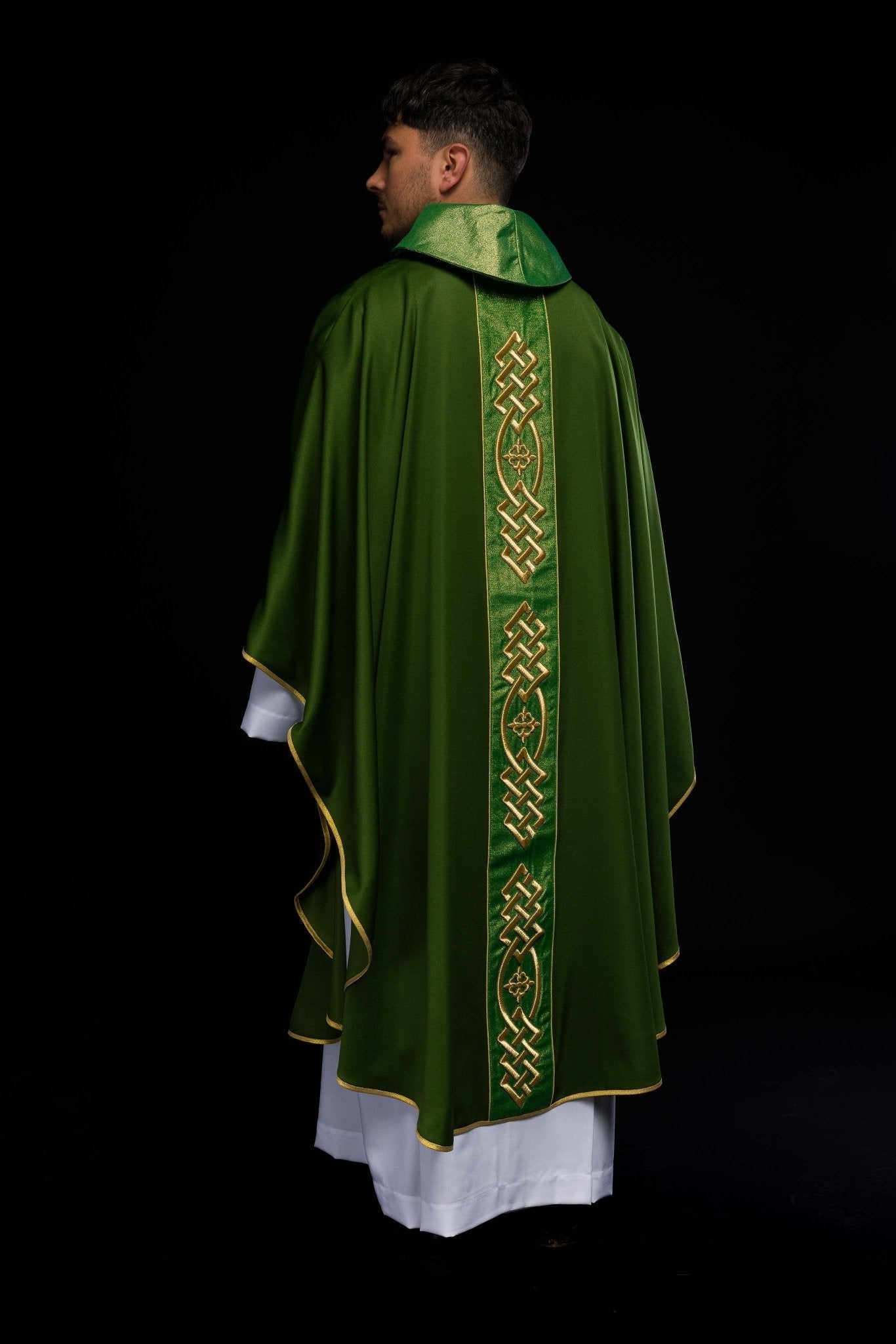 Casulla verde con galón ricamente bordado KOR/266/01/53 - CASULLAS.ES