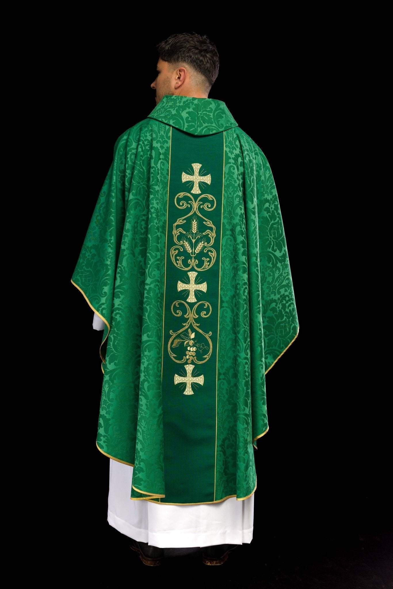 Casulla verde con galón ricamente bordado KOR/148/01/81 - CASULLAS.ES