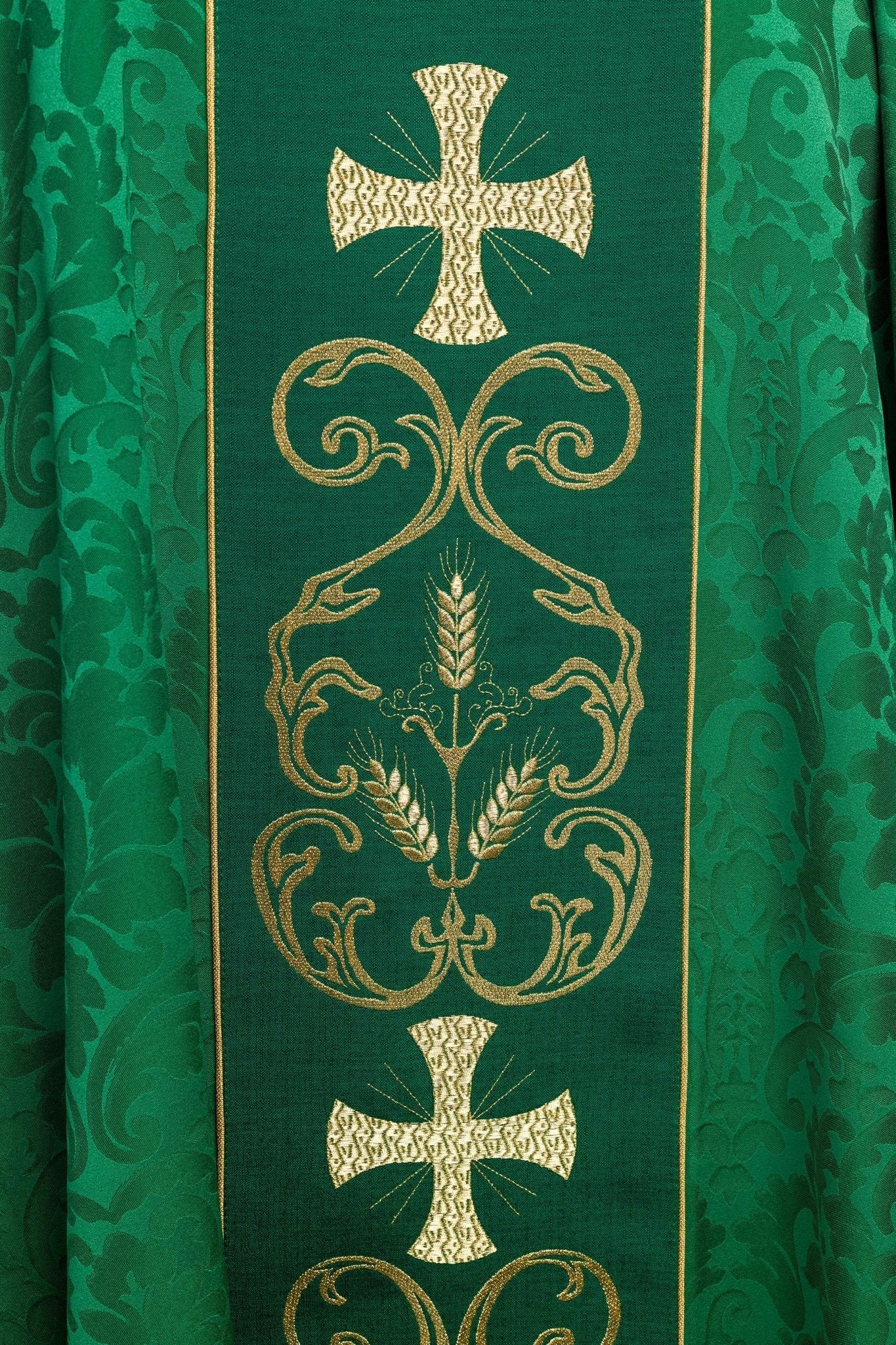 Casulla verde con galón ricamente bordado KOR/148/01/81 - CASULLAS.ES