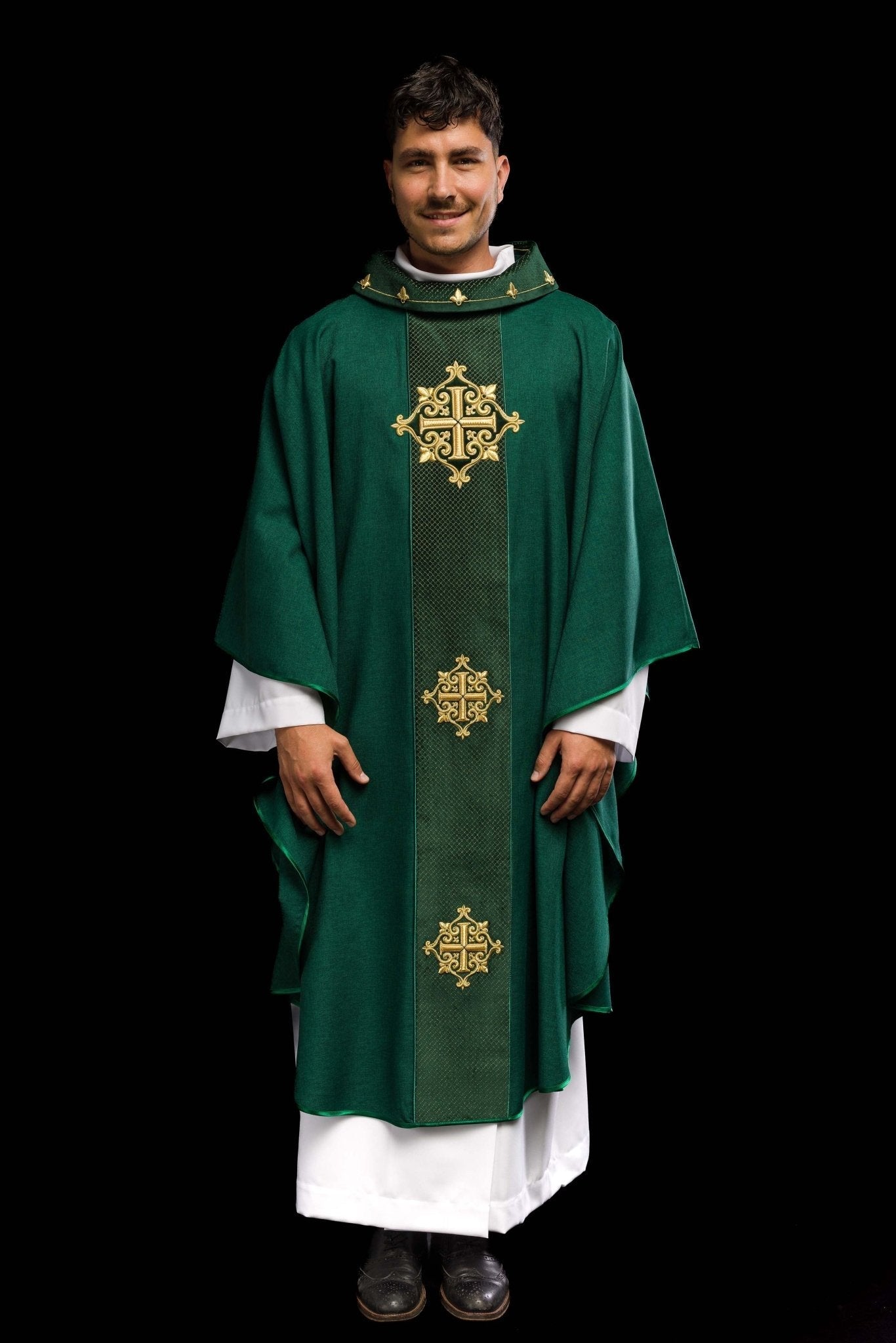 Casulla verde con galón terciopelo ricamente bordado Cruces LE/7030/01 - CASULLAS.ES