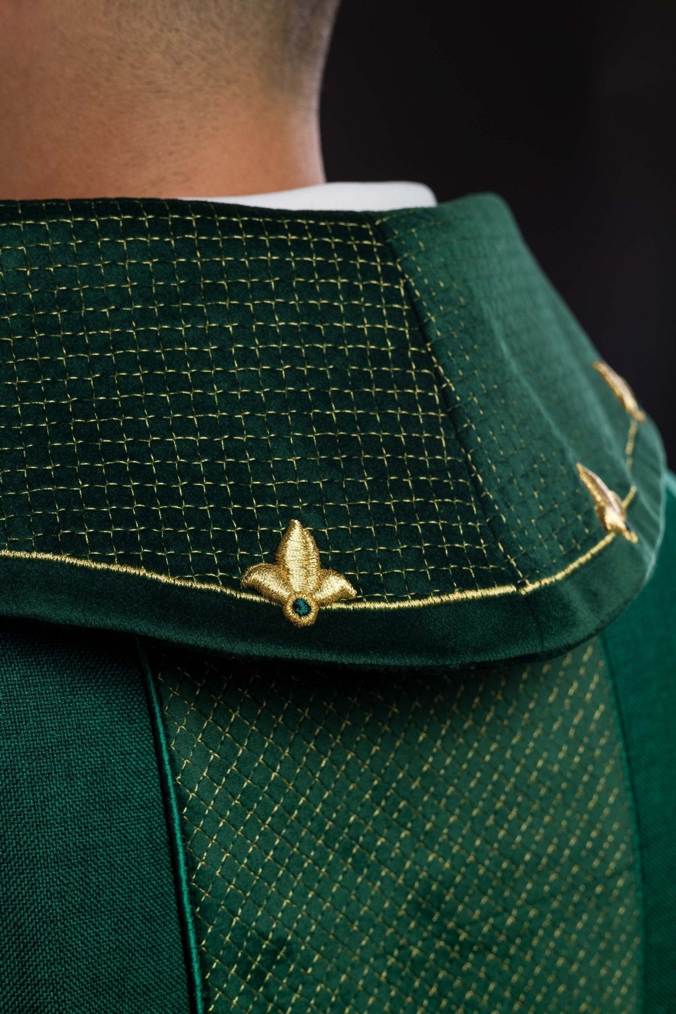 Casulla verde con galón terciopelo ricamente bordado Cruces LE/7030/01 - CASULLAS.ES