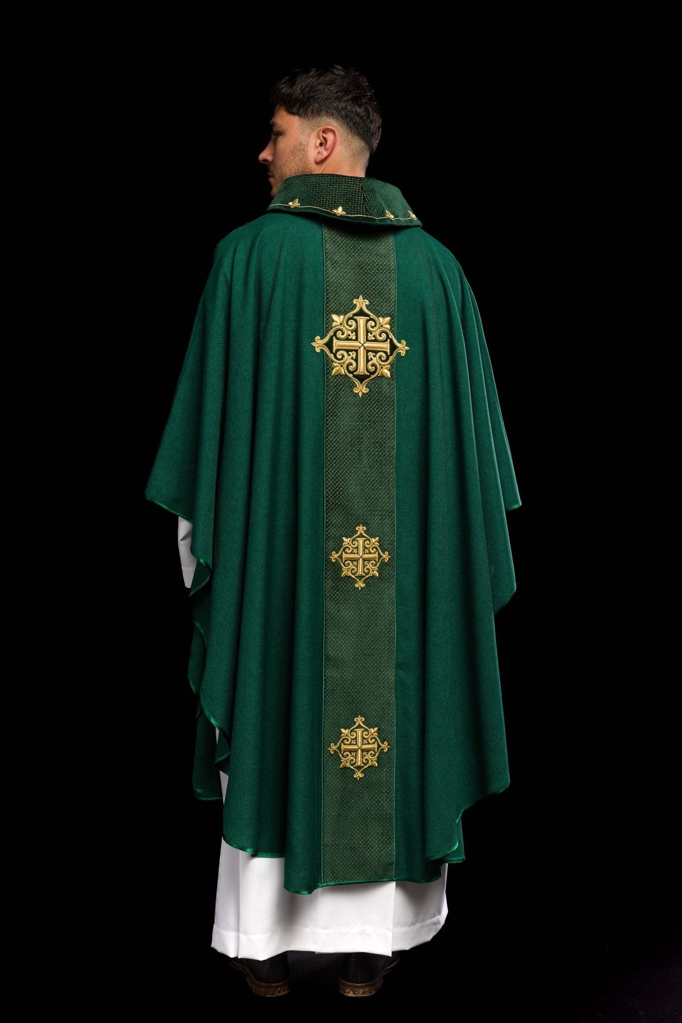 Casulla verde con galón terciopelo ricamente bordado Cruces LE/7030/01 - CASULLAS.ES