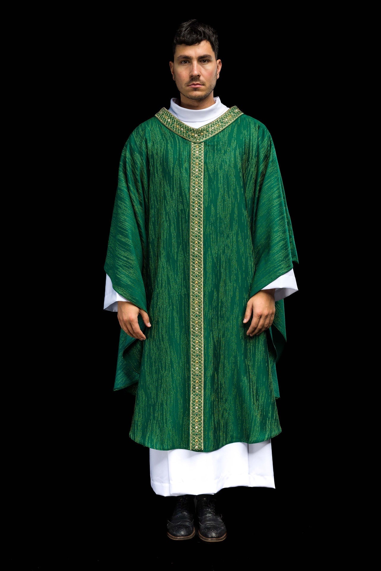 Casulla verde con galón y cuello bordados LE/7033/01 - CASULLAS.ES