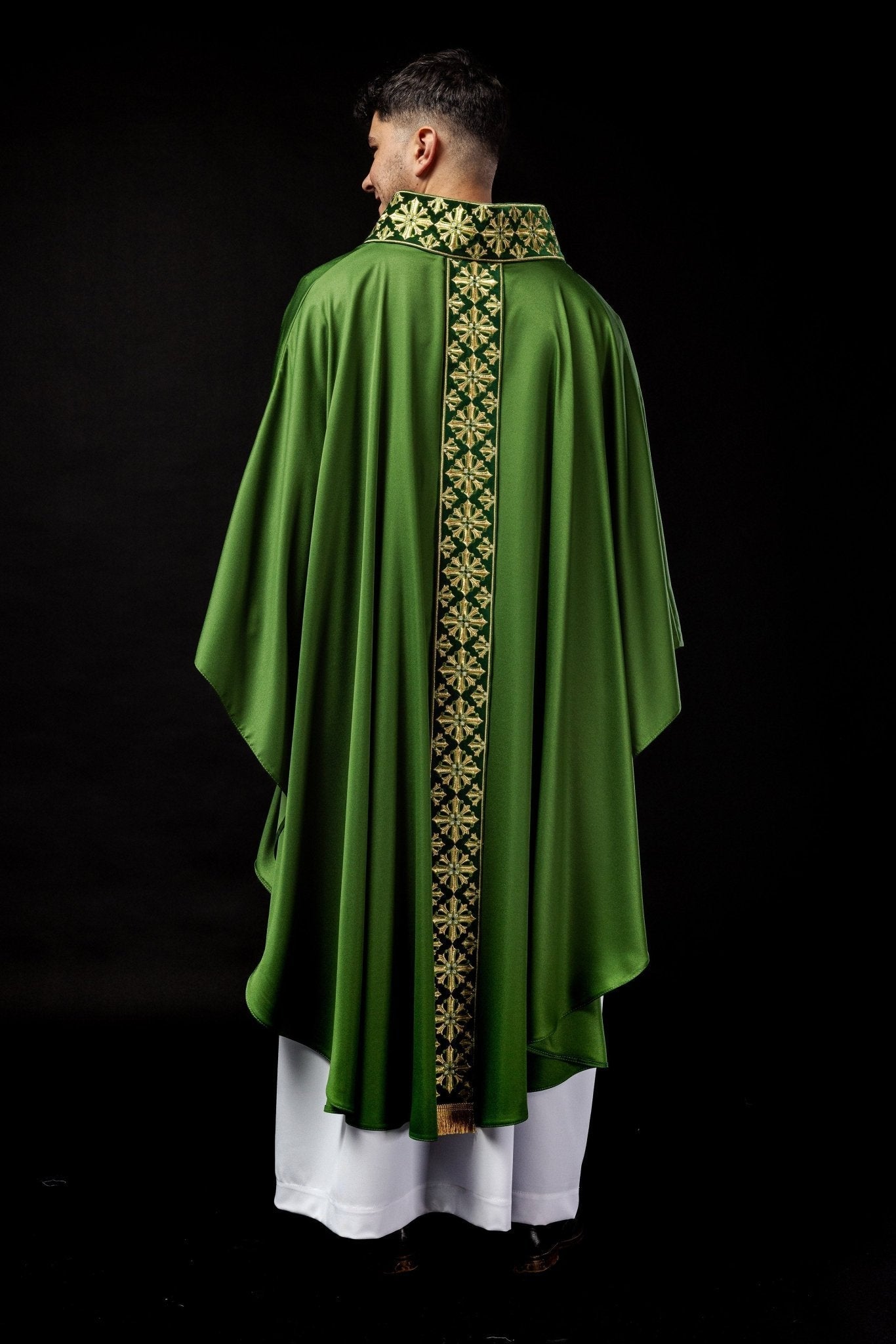 Casulla verde ricamente bordada LE/7026/01 - CASULLAS.ES