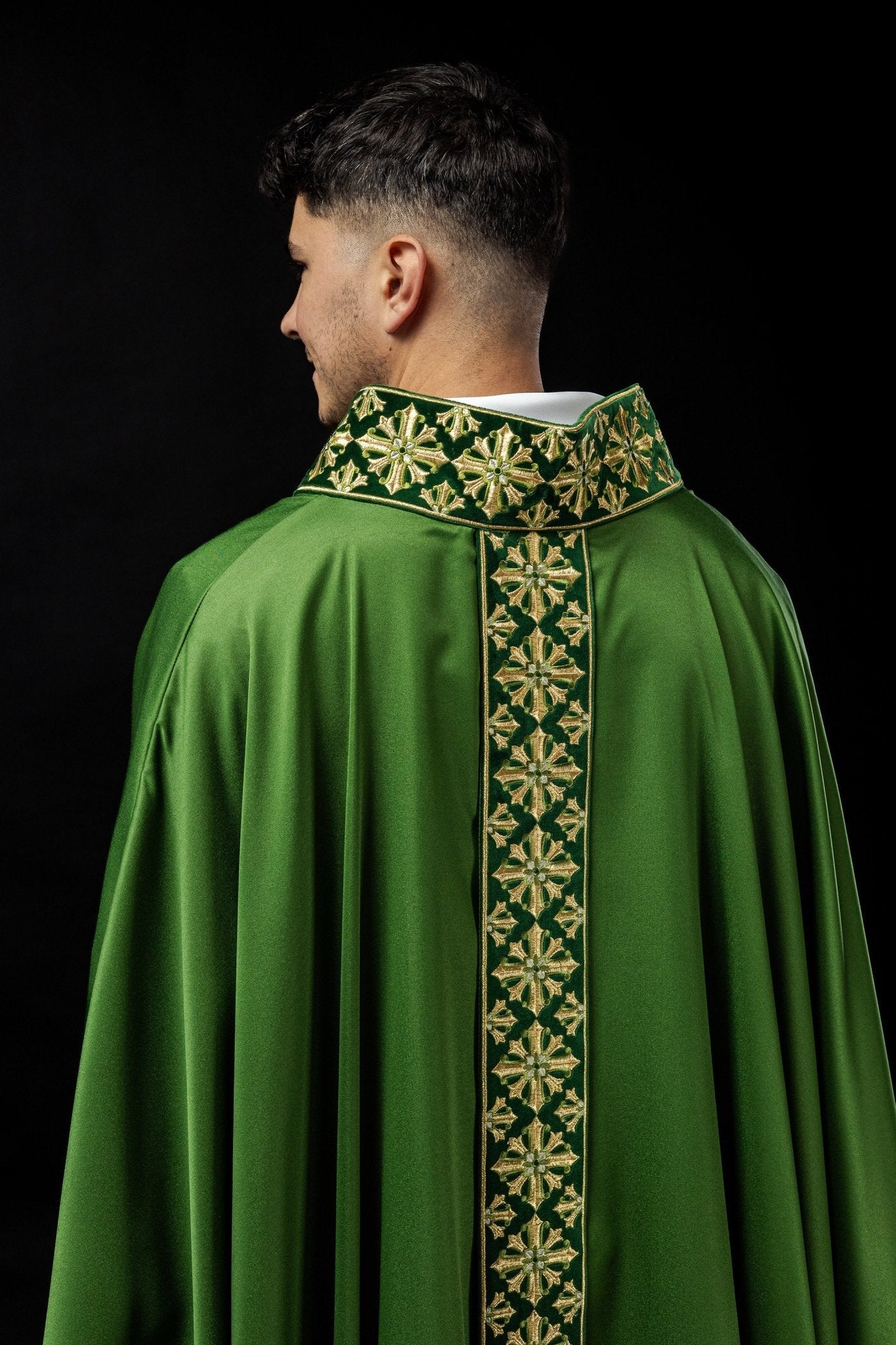 Casulla verde ricamente bordada LE/7026/01 - CASULLAS.ES