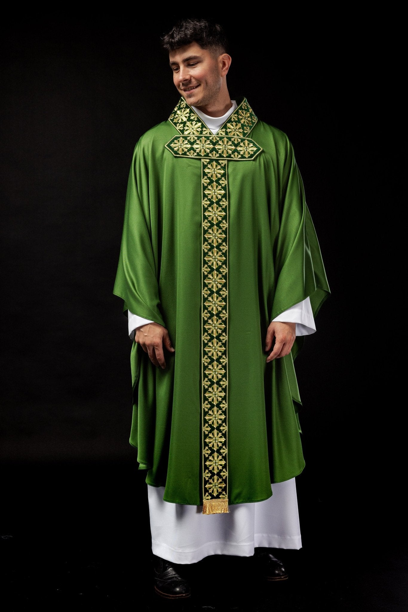 Casulla verde ricamente bordada LE/7026/01 - CASULLAS.ES