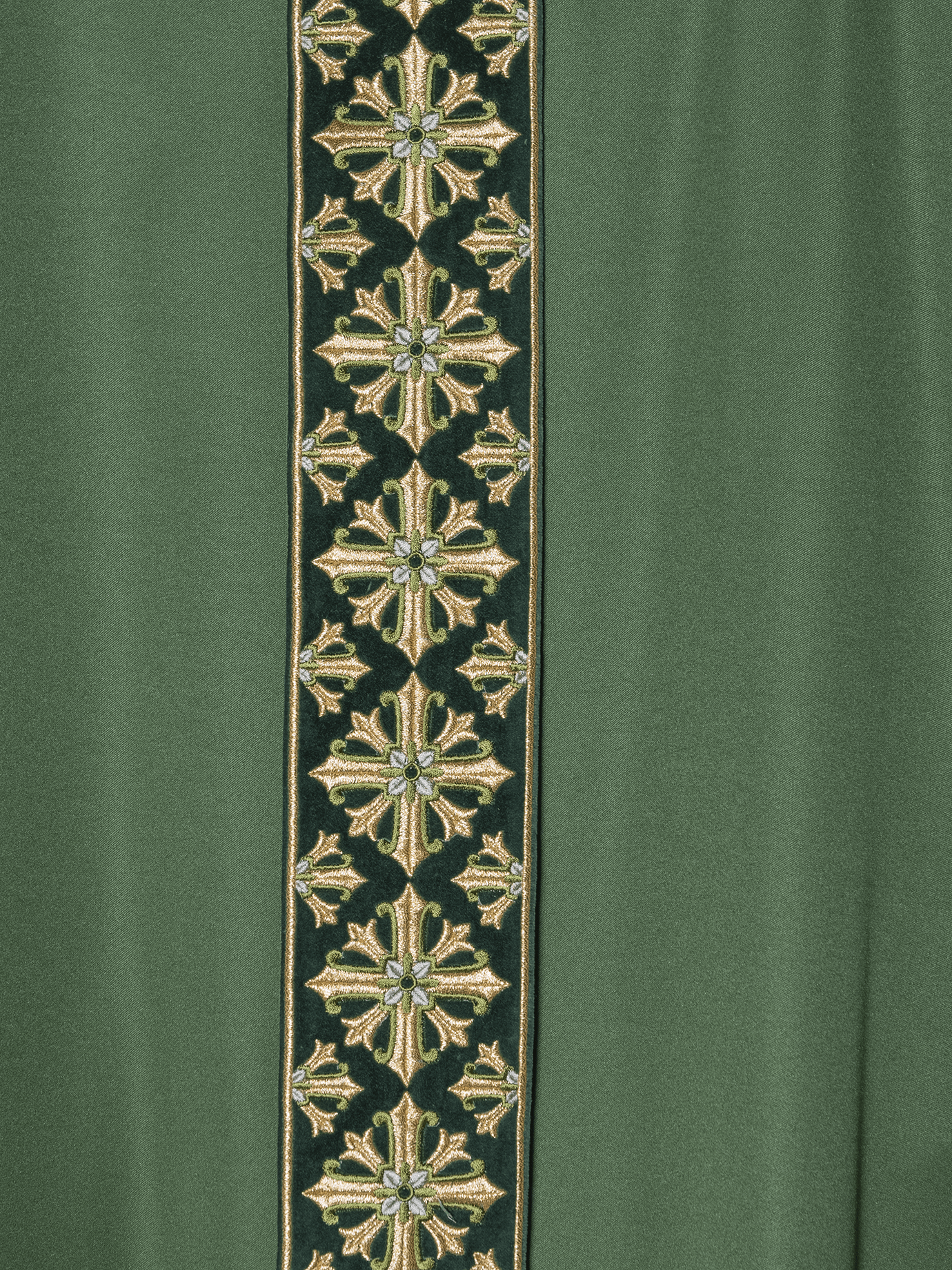 Casulla verde ricamente bordada LE/7026/01 - CASULLAS.ES