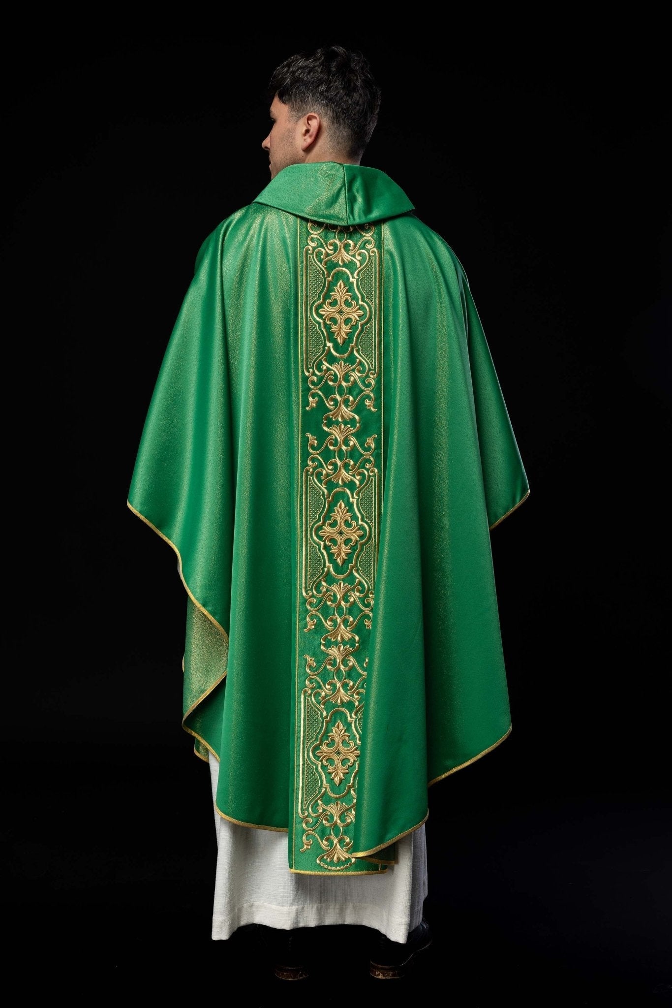 Casulla verde ricamente bordada de lustre LE/7021/01 - CASULLAS.ES