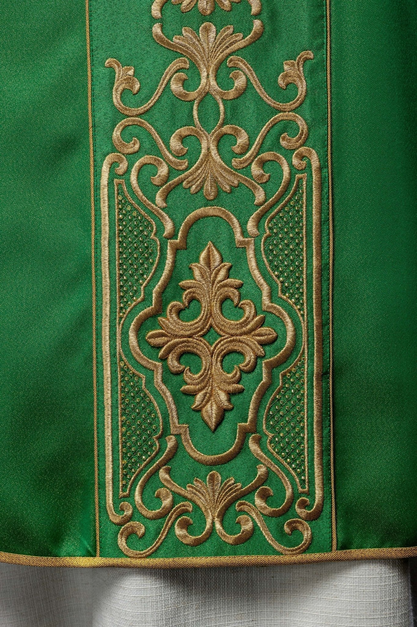 Casulla verde ricamente bordada de lustre LE/7021/01 - CASULLAS.ES
