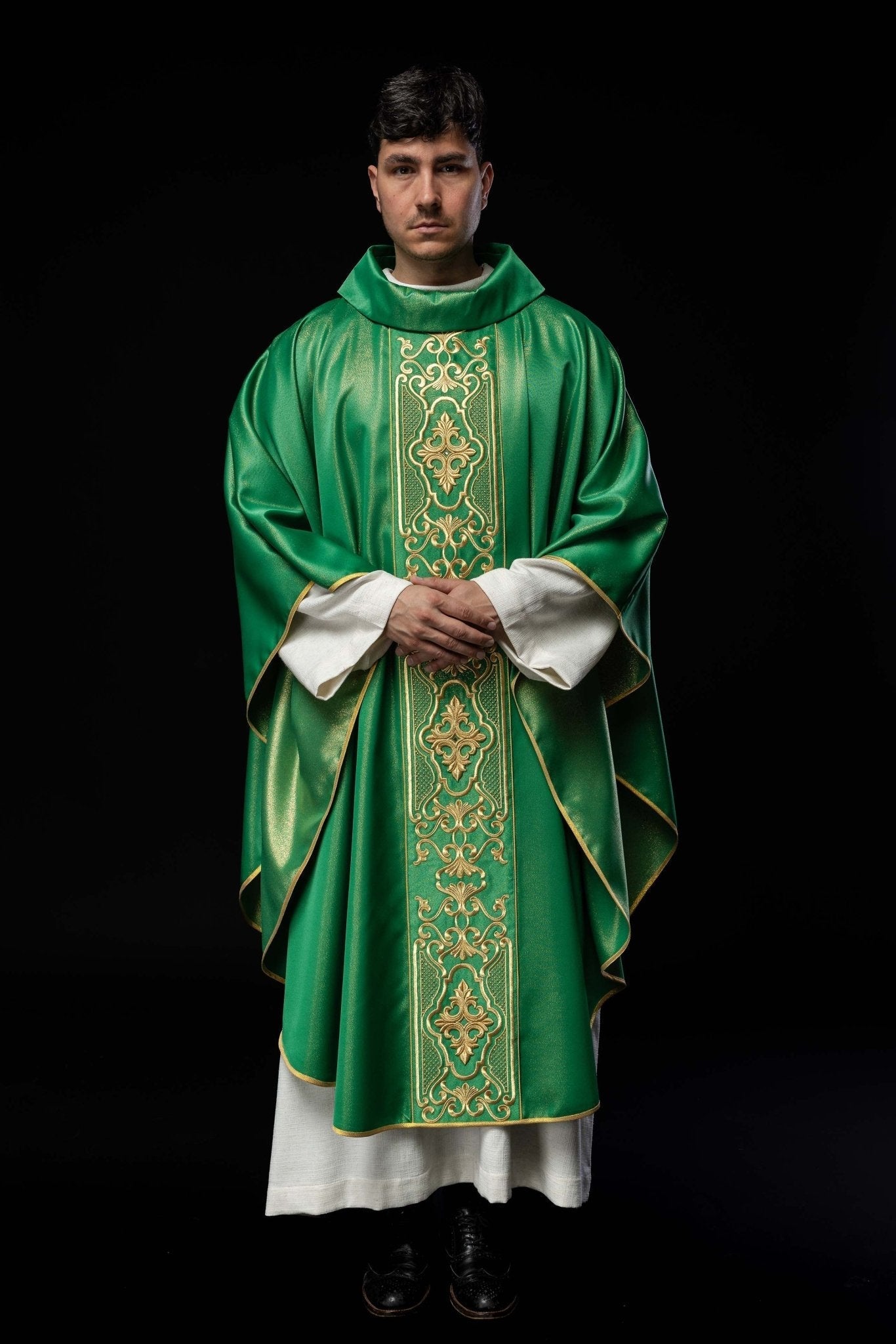 Casulla verde ricamente bordada de lustre LE/7021/01 - CASULLAS.ES