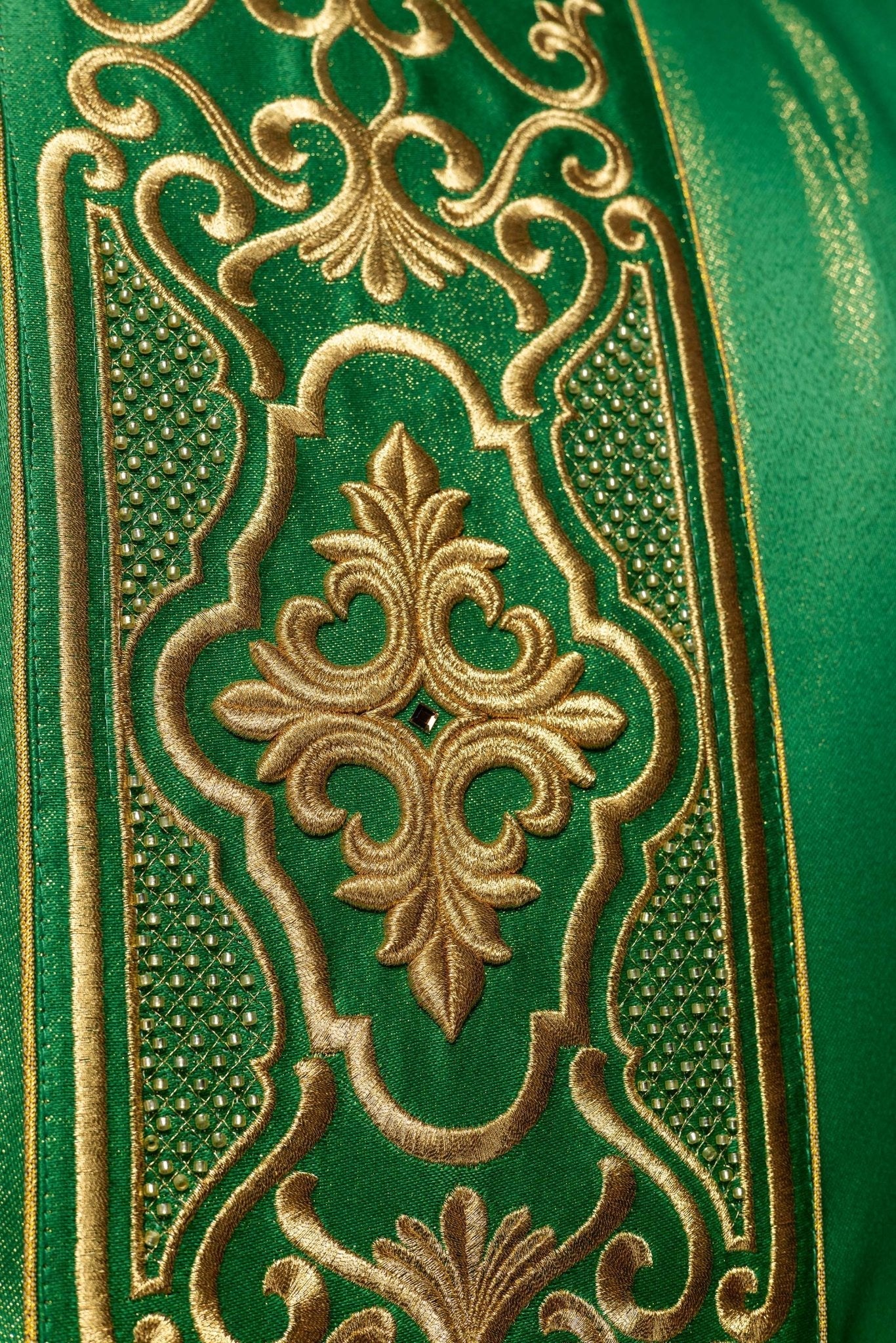 Casulla verde ricamente bordada de lustre LE/7021/01 - CASULLAS.ES