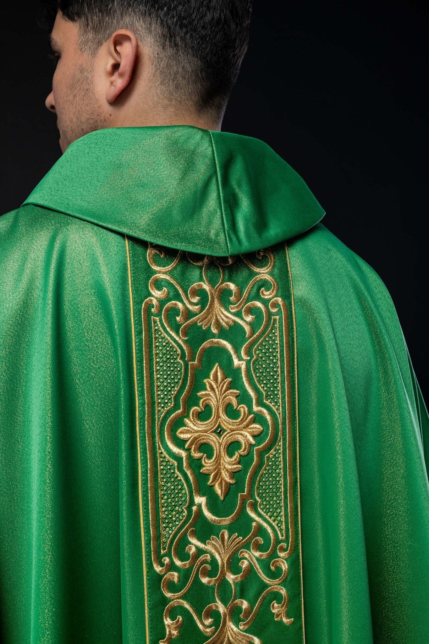 Casulla verde ricamente bordada de lustre LE/7021/01 - CASULLAS.ES