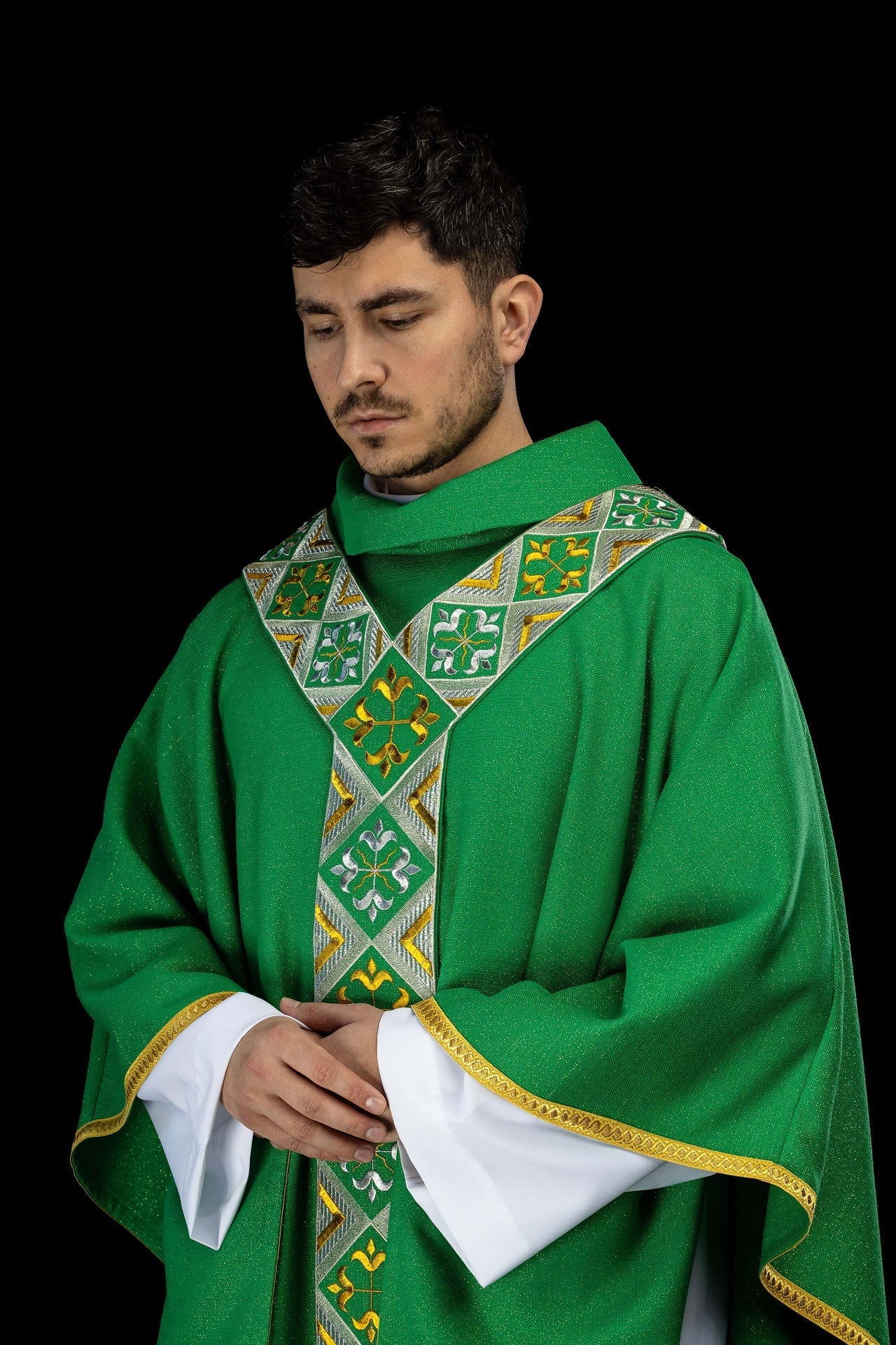 Cíngulo bordado para casulla incluido en el conjunto con la casulla color verde LE/7042/01 - CASULLAS.ES