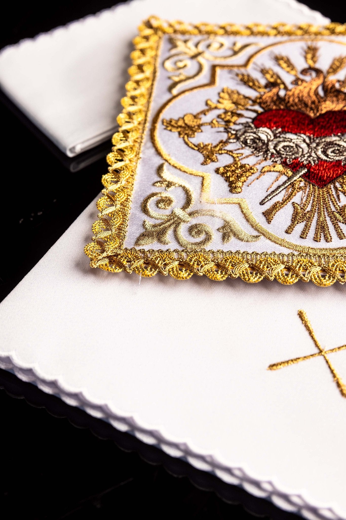 Conjunto de ropa litúrgica de altar bordada con el Corazón de María KK/5009 - CASULLAS.ES
