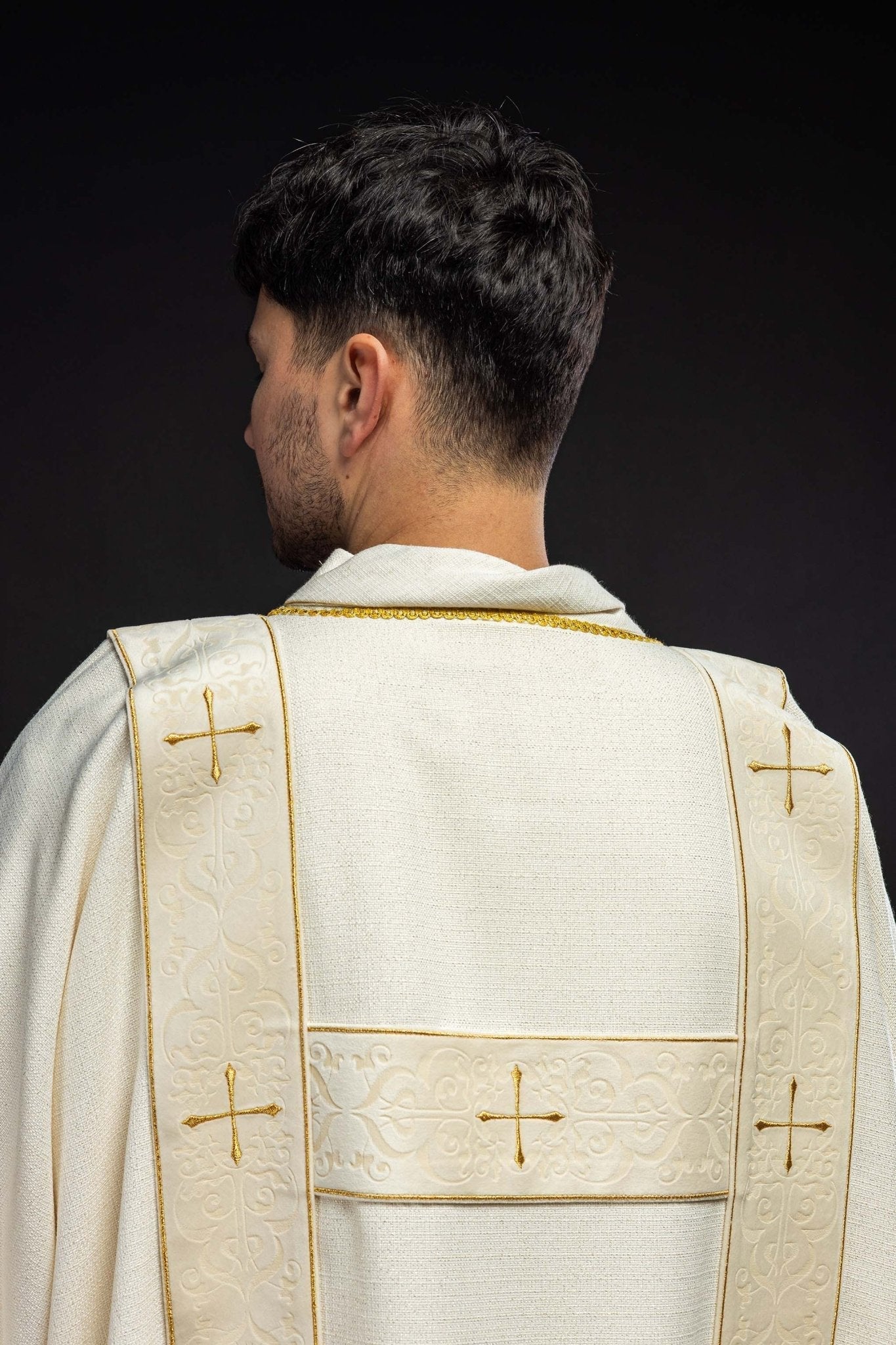 Cortina con rayas de terciopelo y cruces doradas bordadas, crudo KDL/395/05/71/B - CASULLAS.ES