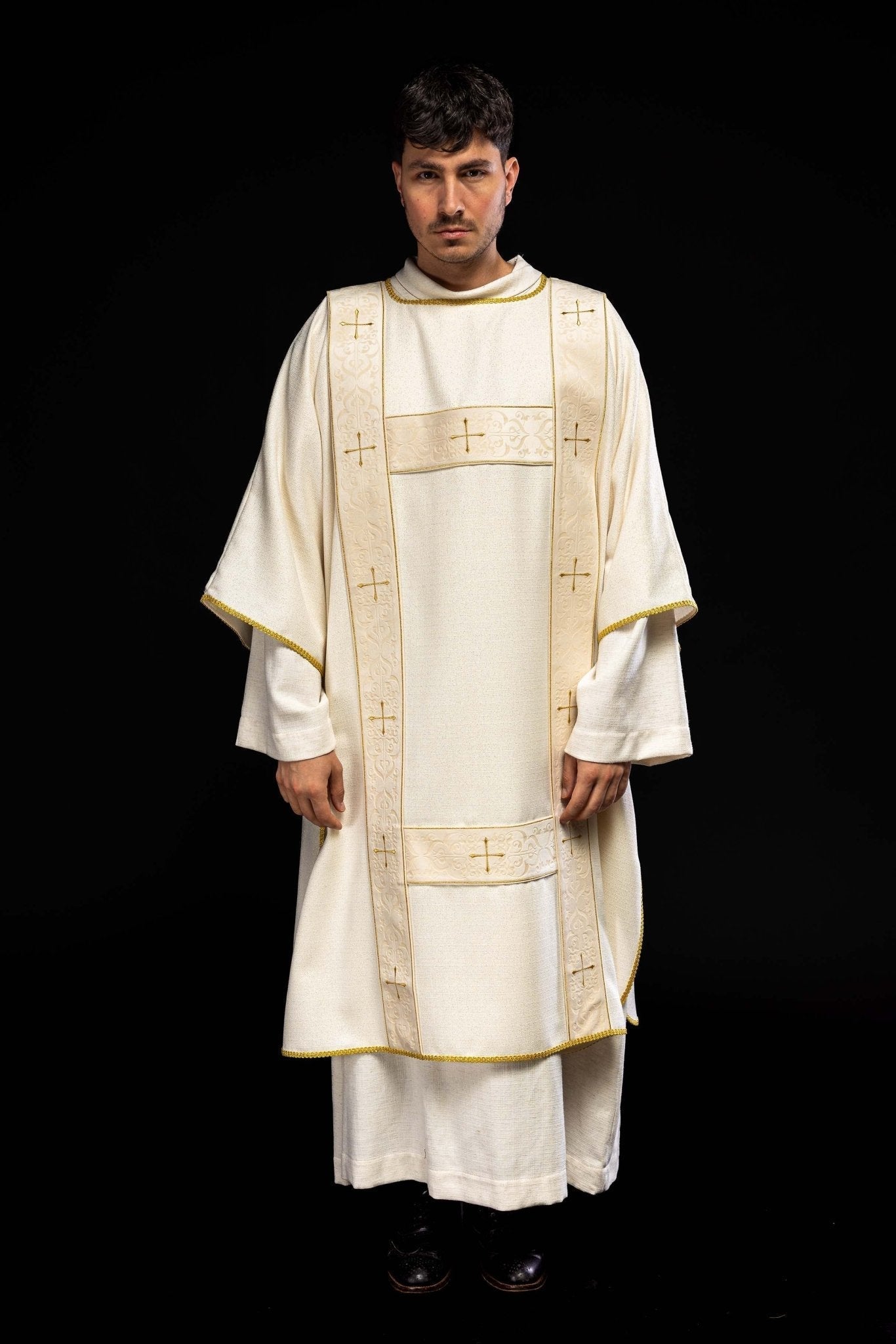 Cortina con rayas de terciopelo y cruces doradas bordadas, crudo KDL/395/05/71/B - CASULLAS.ES