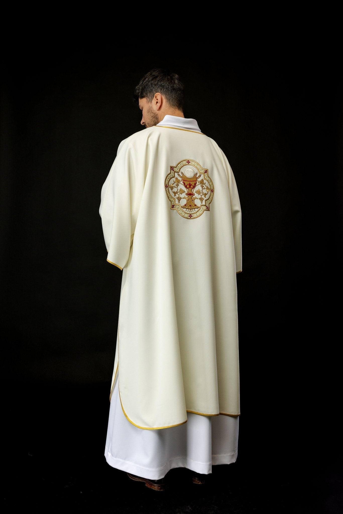 Dalmática con motivo del Corazón de Jesús y la copa eucarística KDL/118/05/01/D - CASULLAS.ES