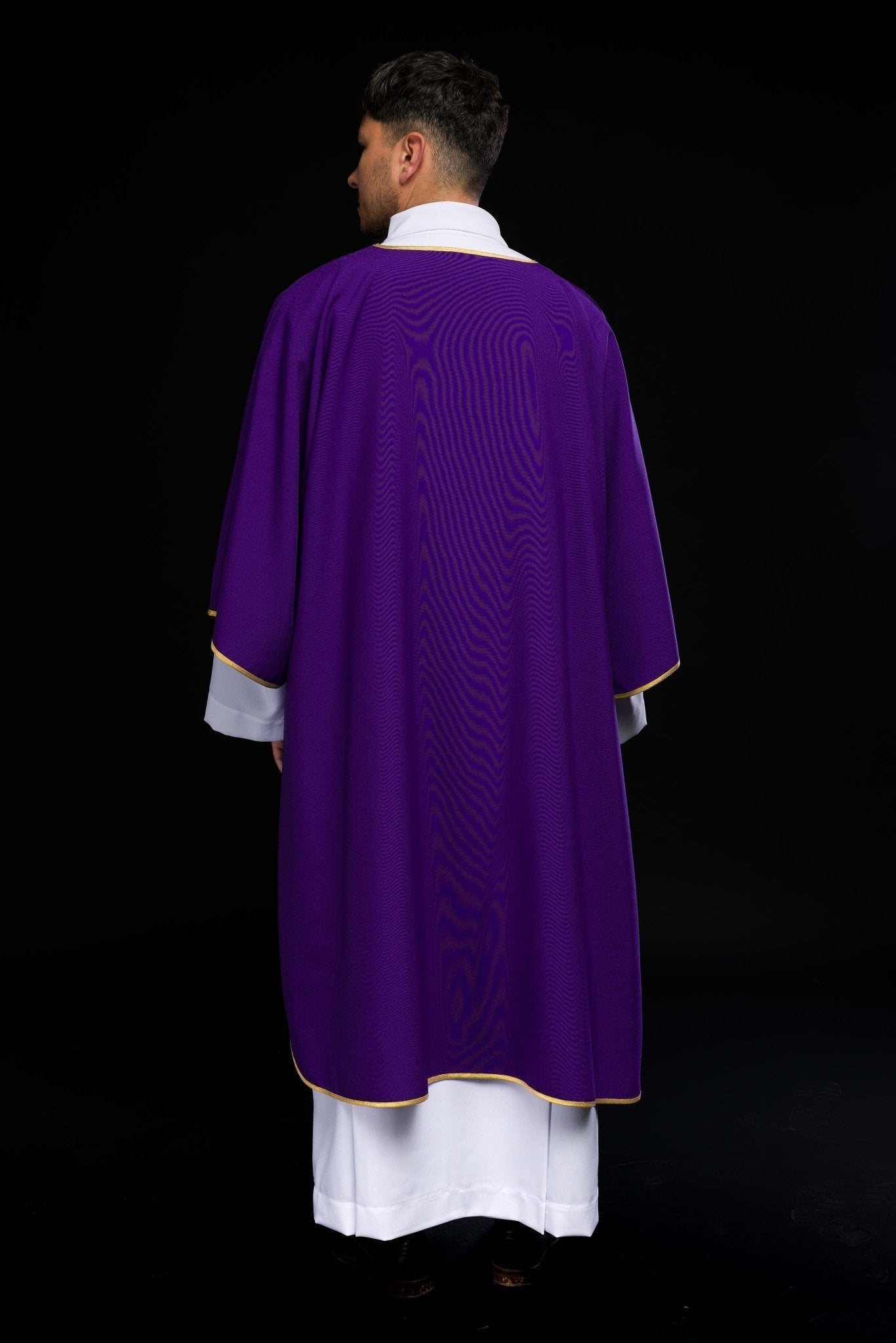 Dalmatica lisa color violeta con ribete dorado KDL/1002/03/12/D - CASULLAS.ES