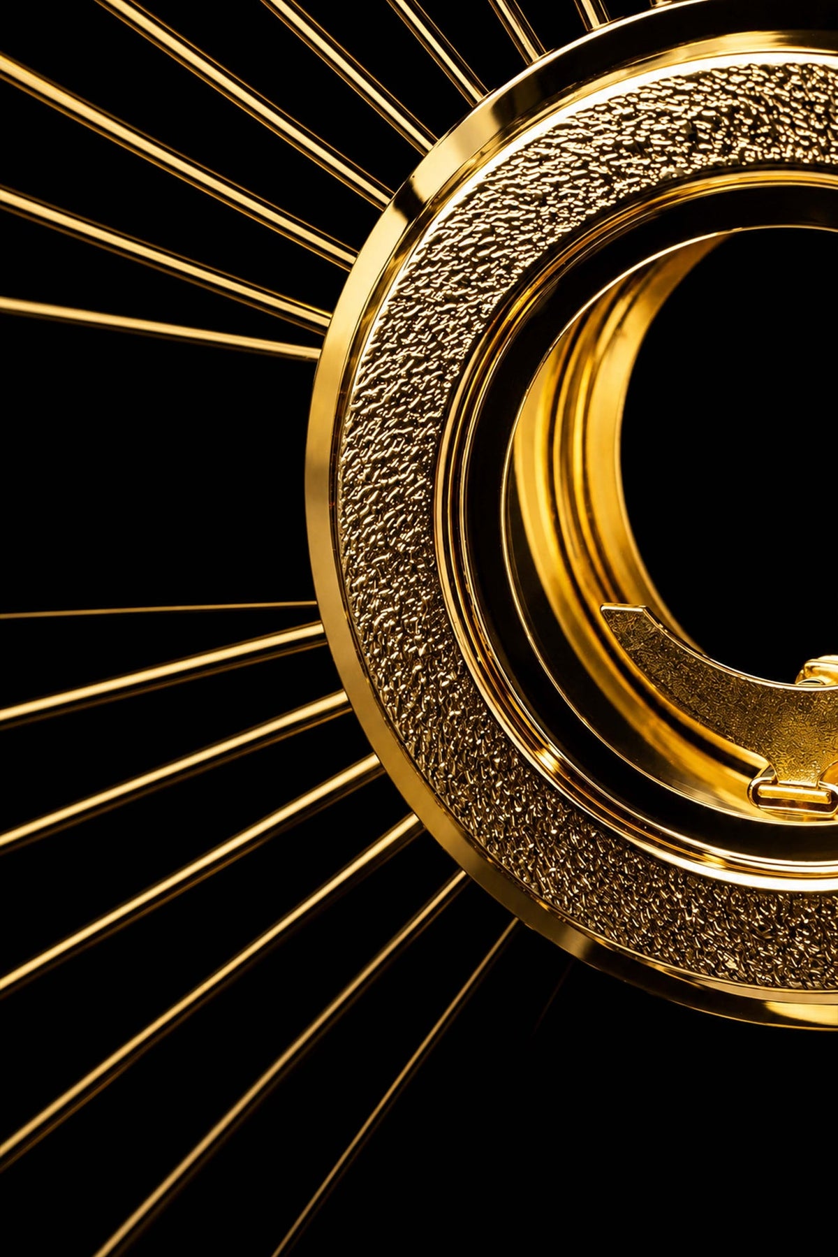 Custodia bañada en oro, detalle frontal del viril circular y el soporte