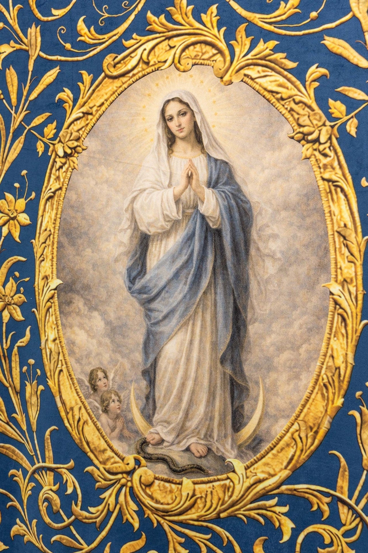 Estandarte litúrgico impreso por ambas caras con la imagen de Nuestra Señora de la Inmaculada Concepción y monograma mariano CHD/004/06/109 80*130 - CASULLAS.ES