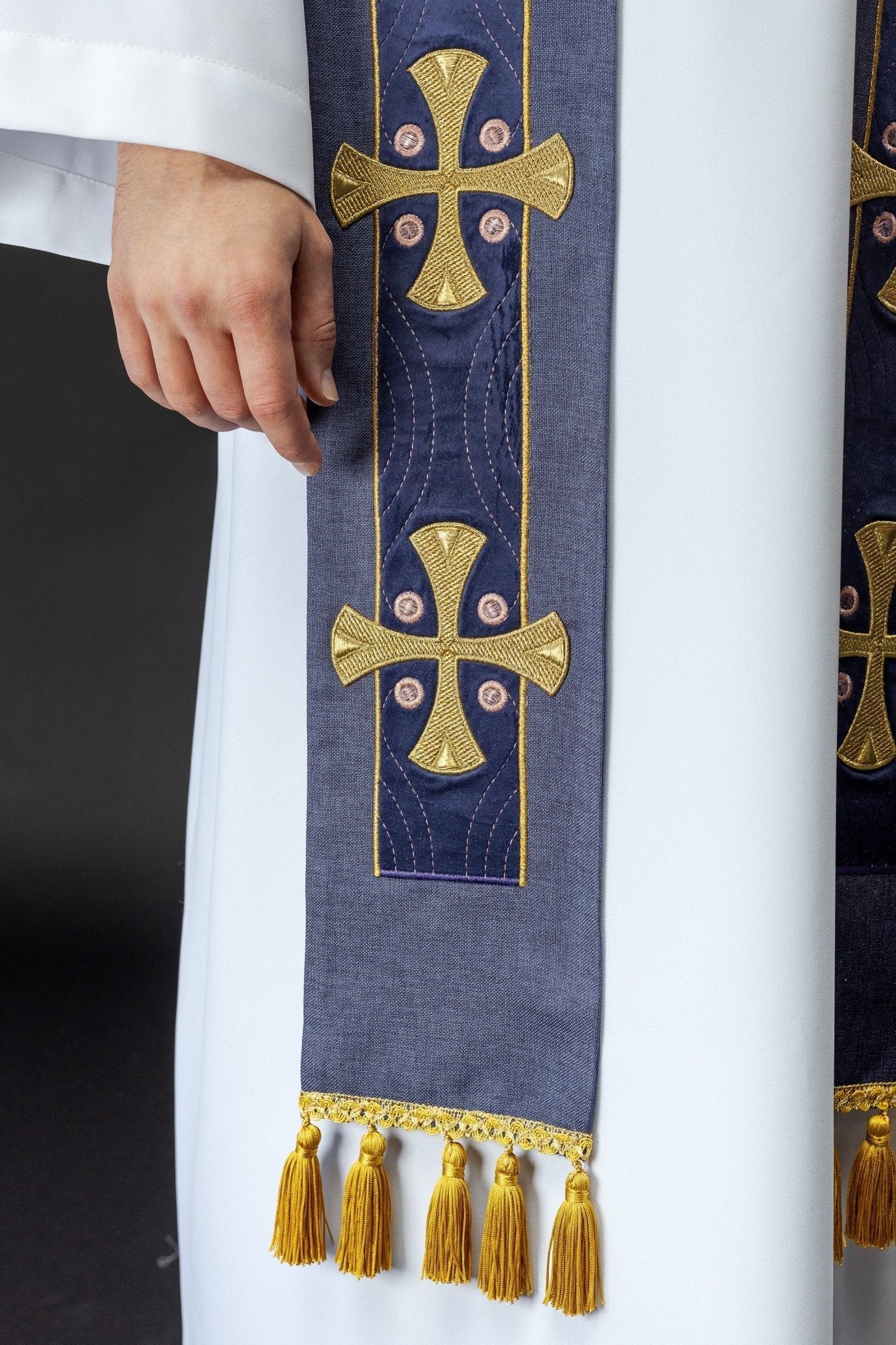 Estola bordada con cruces moradas S - 2068 - 03 - 70 - CASULLAS.ES