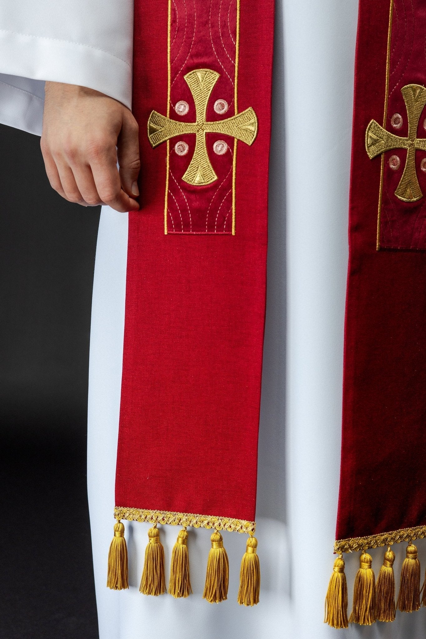 Estola bordada con cruces rojas S - 2068 - 02 - 70 - CASULLAS.ES