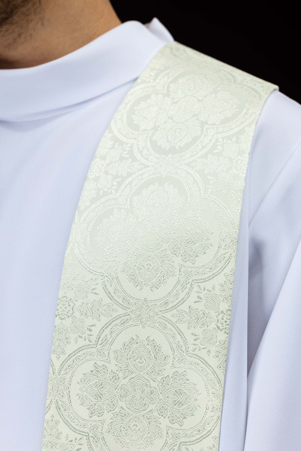 Estola bordada con motivo de Cruz en tejido jacquard color ecru KST/639/05/11 - CASULLAS.ES