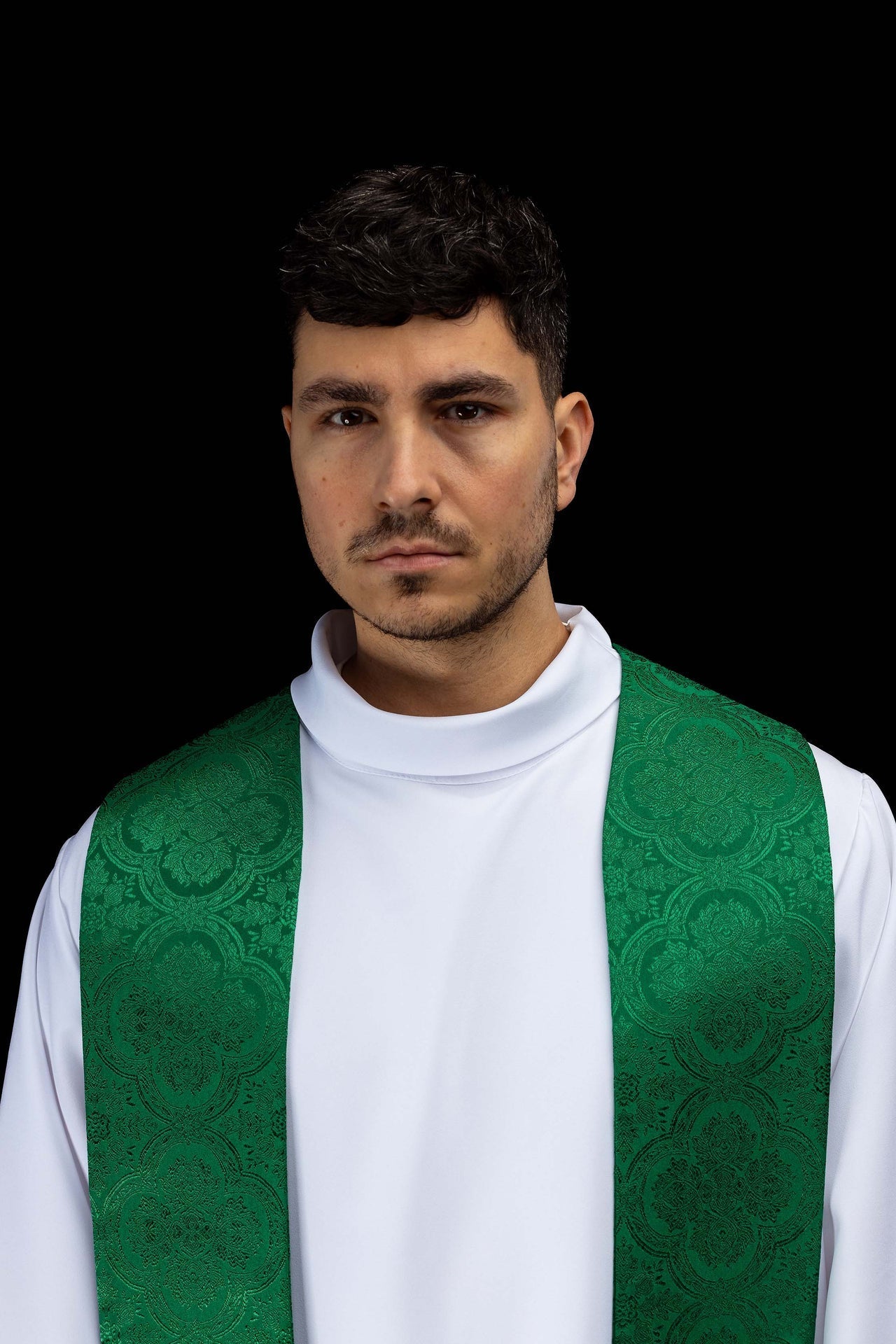 Estola bordada con motivo de Cruz en tejido jacquard verde KST/639/01/11 - CASULLAS.ES