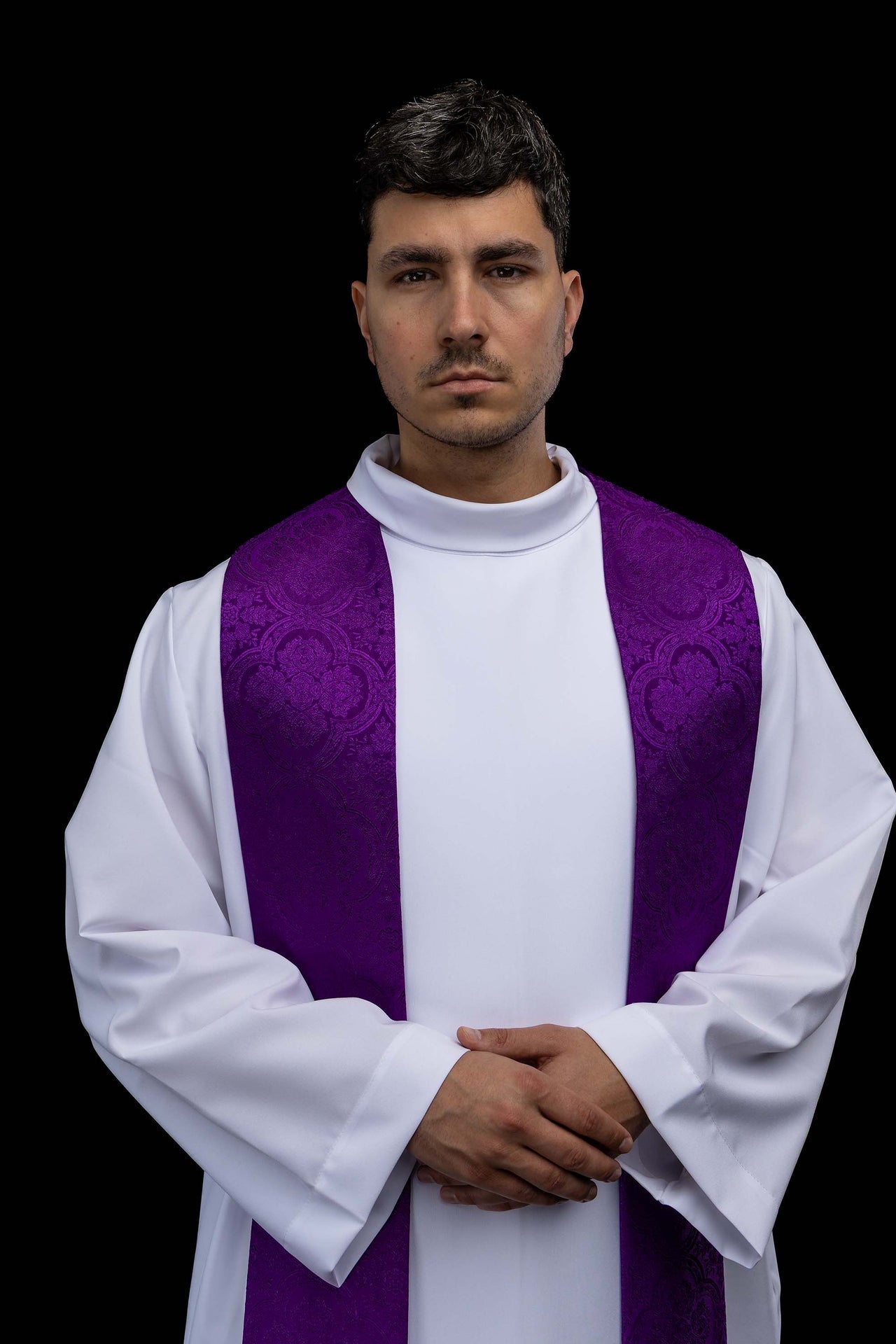Estola bordada con motivo de la Cruz tejido jacquard morado KST/638/03/11 - CASULLAS.ES