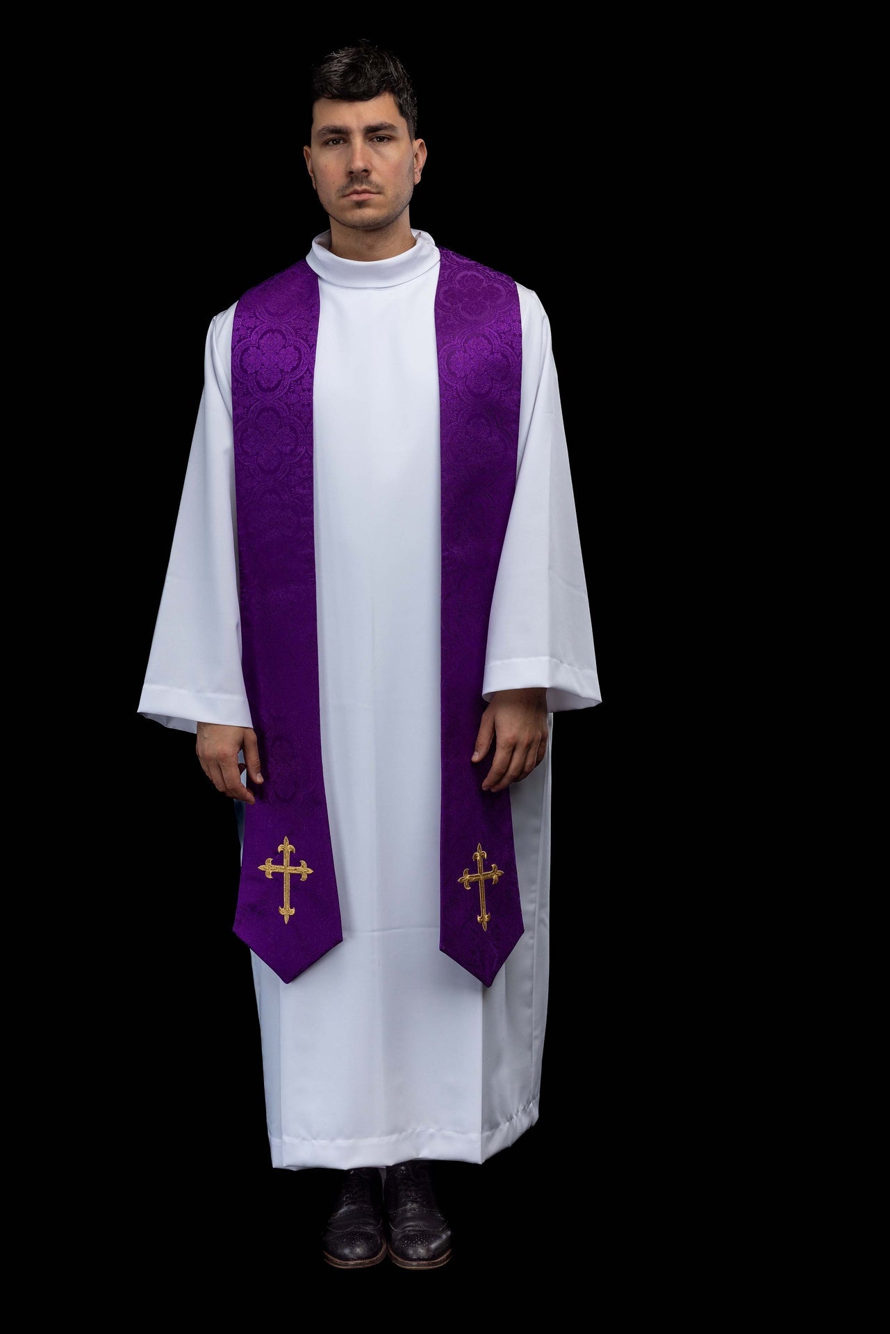 Estola bordada con motivo de la Cruz tejido jacquard morado KST/638/03/11 - CASULLAS.ES