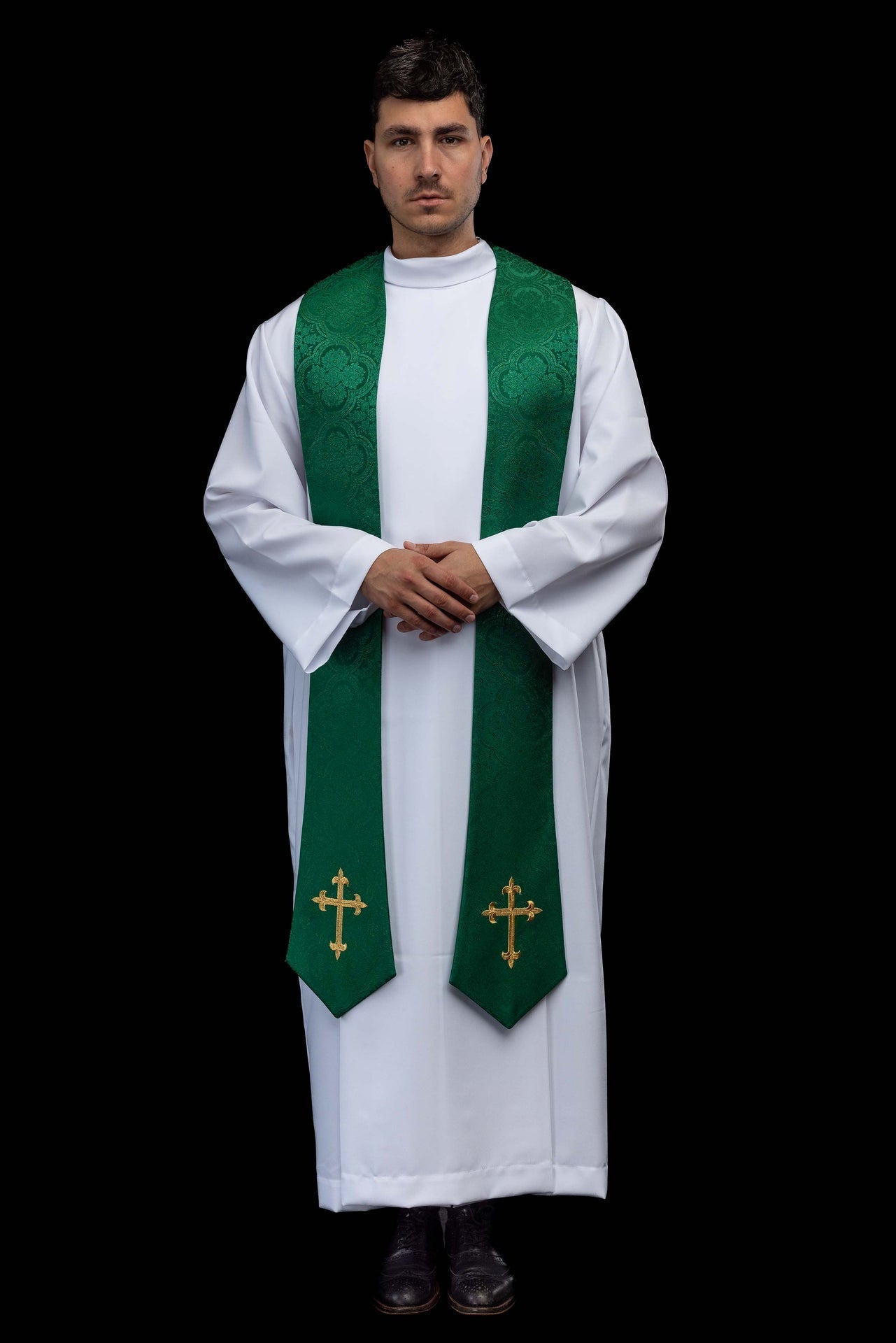 Estola bordada con motivo de la Cruz tejido jacquard verde KST/638/01/11 - CASULLAS.ES