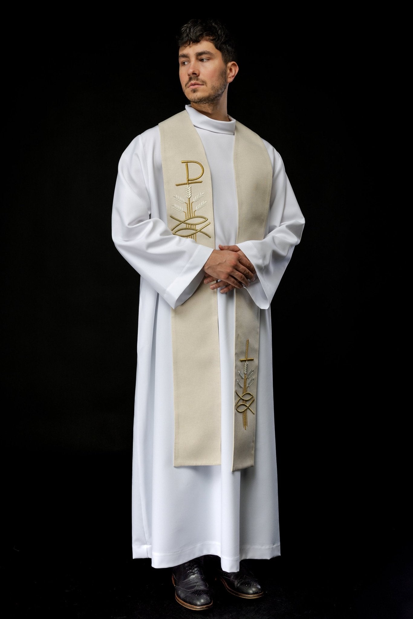 Estola bordada con motivo Pax, pez y oreja color crudo S - 2058 - 05 - 70 - CASULLAS.ES