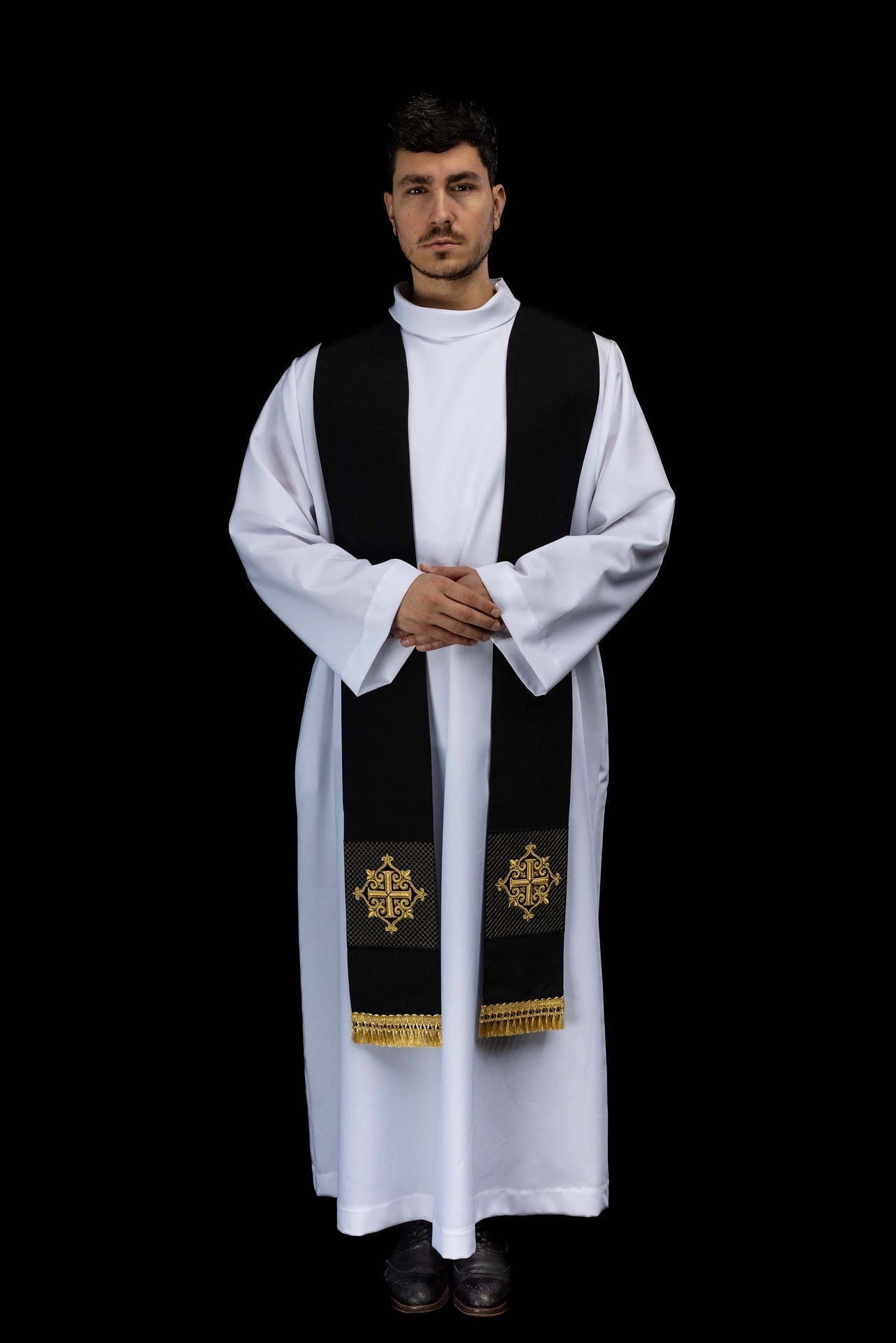 Estola bordada con símbolo de cruz de terciopelo negro LE/2029/07 - CASULLAS.ES