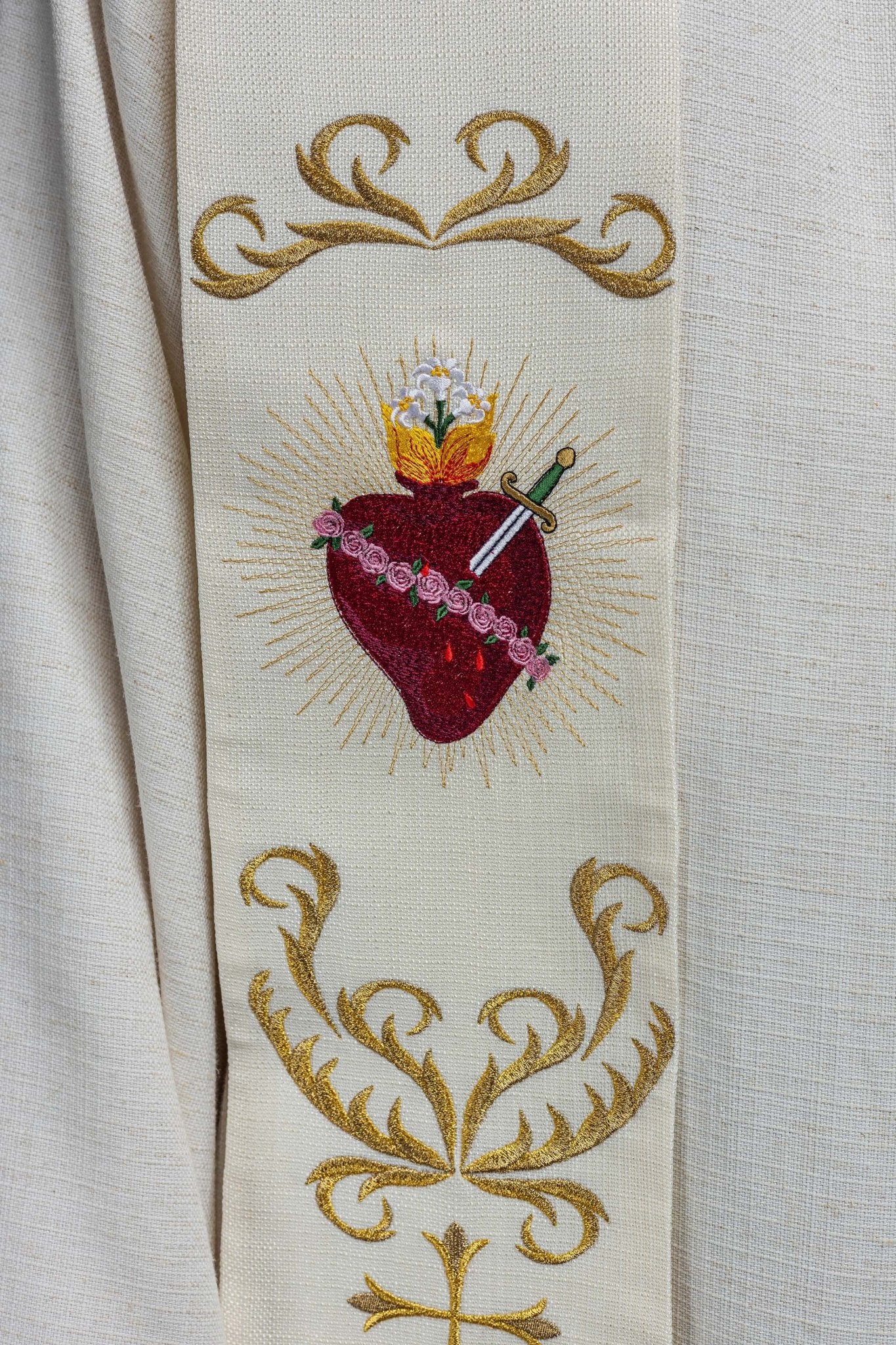 Estola con bordado del corazón de Jesús y María Crudo KST/125/05/52 - CASULLAS.ES