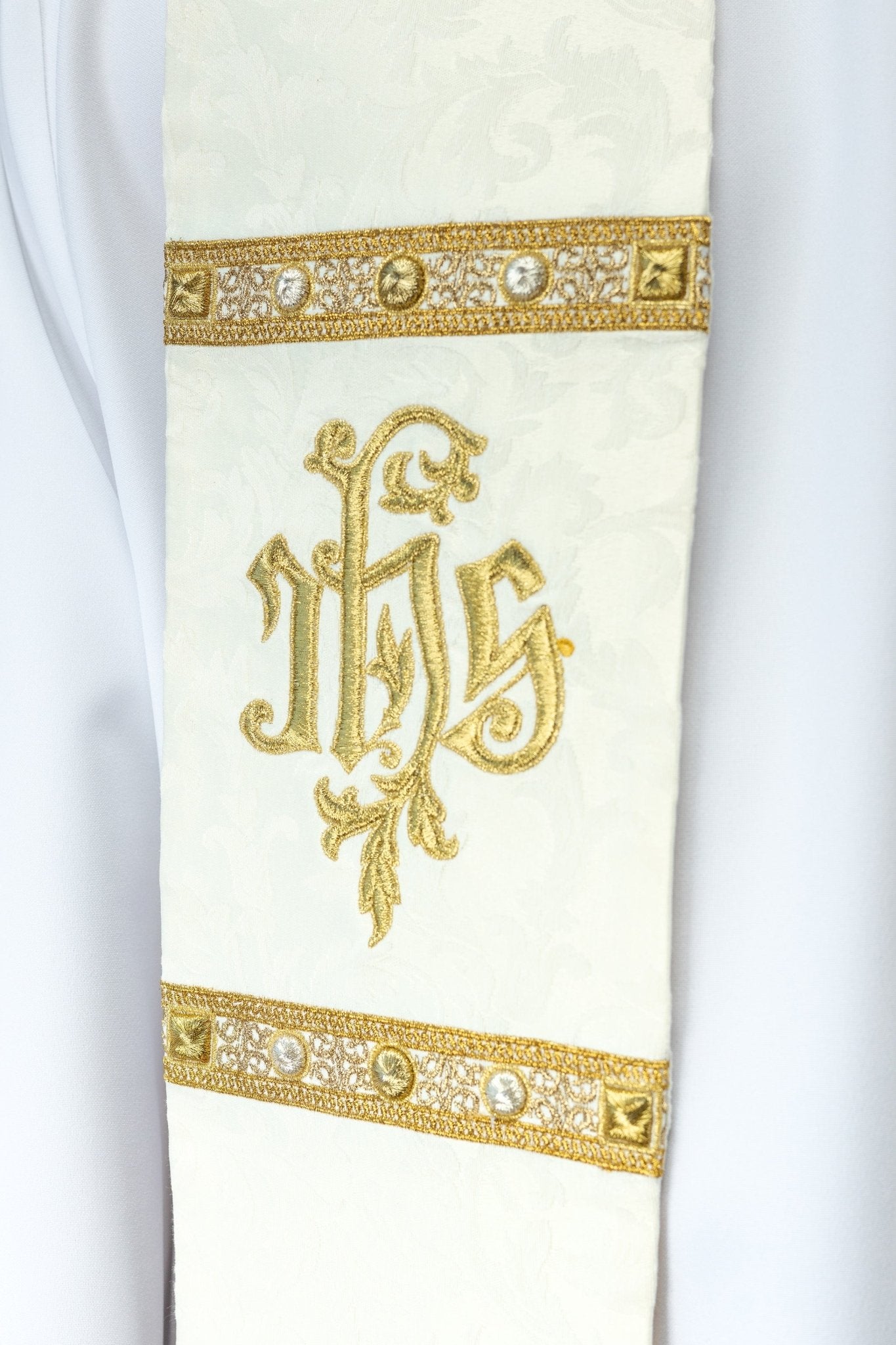 Estola con el Cordero Pascual, confeccionada en tela decorativa S - 2072 - 05 - 88 - CASULLAS.ES