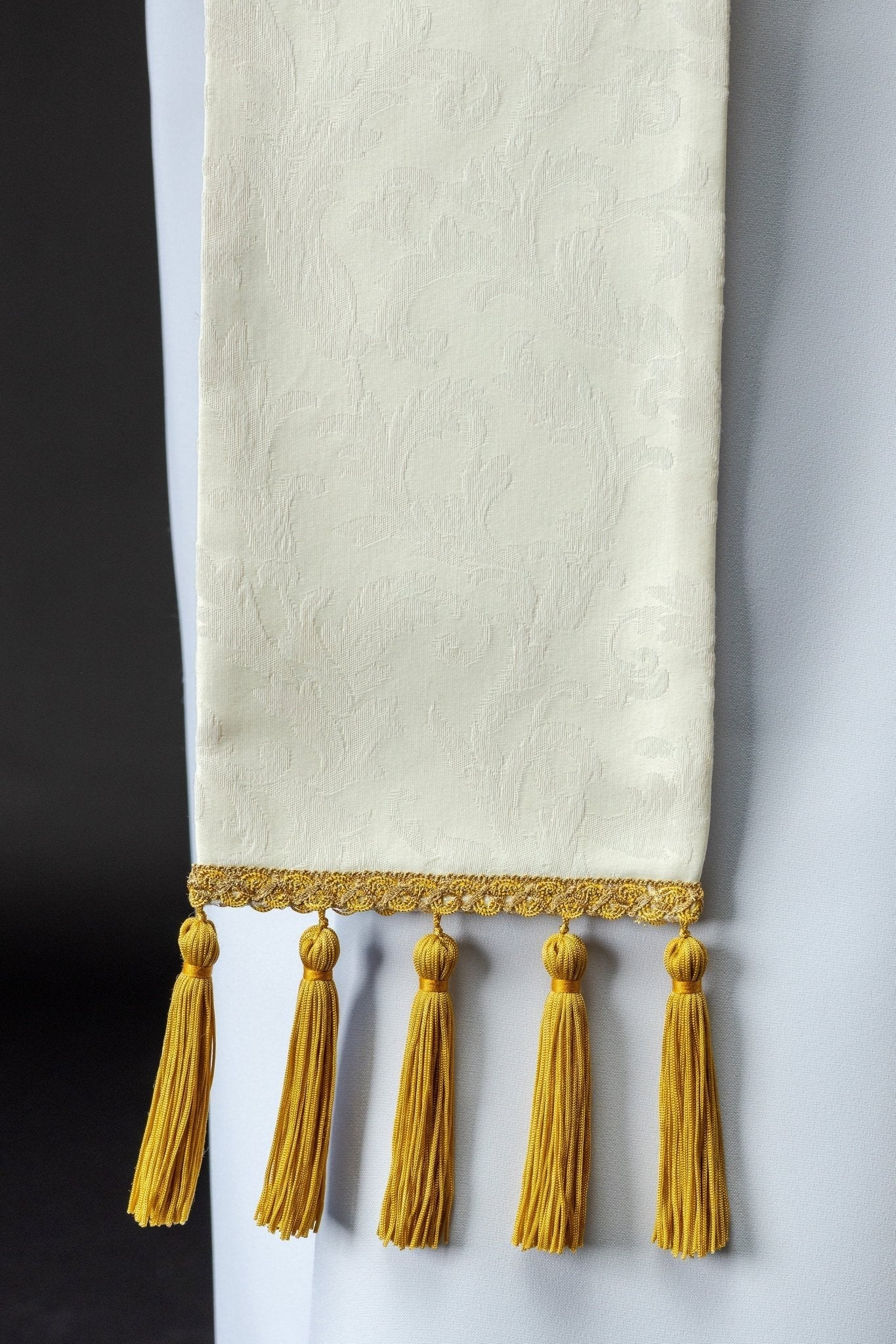 Estola con el Cordero Pascual, confeccionada en tela decorativa S - 2072 - 05 - 88 - CASULLAS.ES