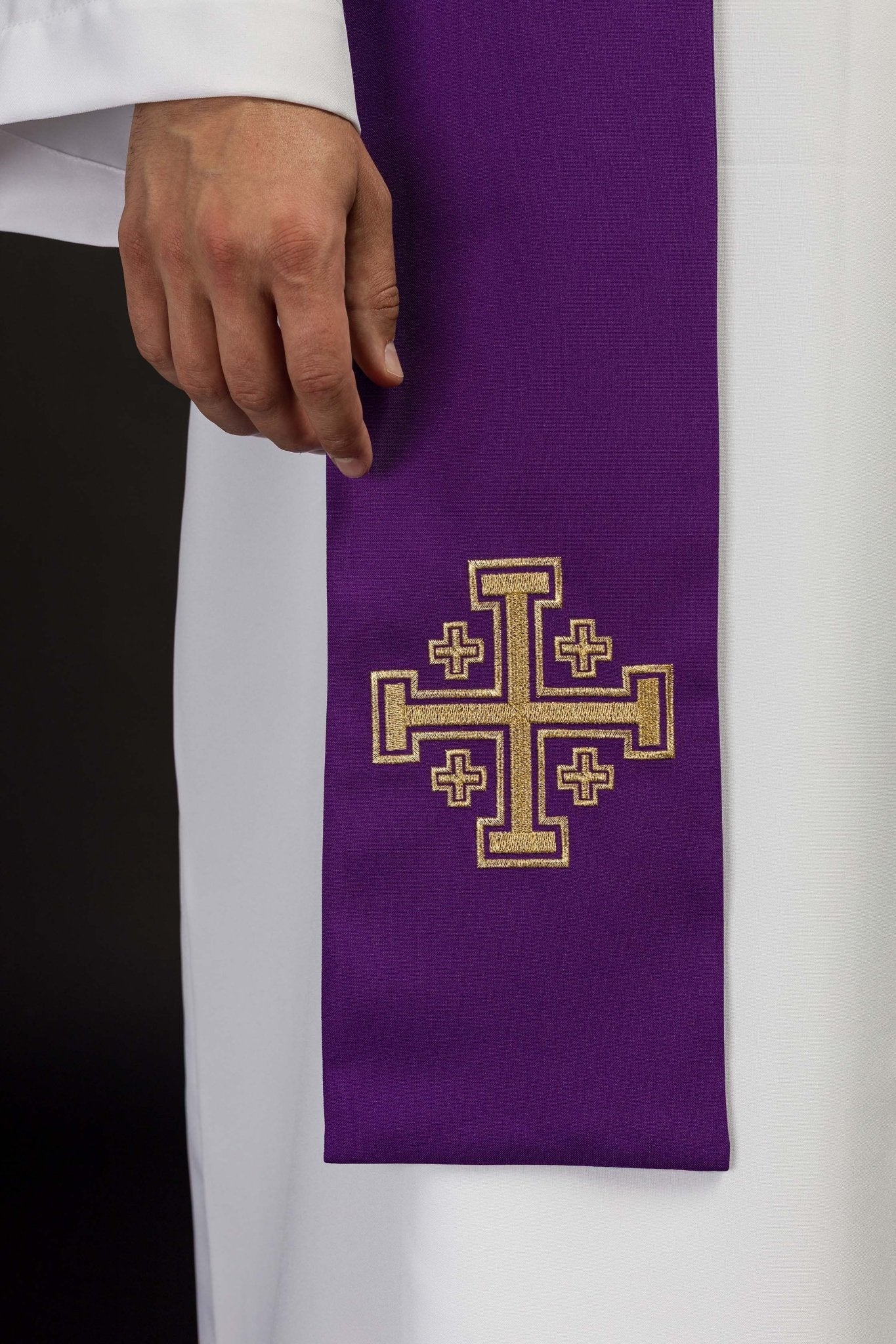 Estola morada con bordado Cruz de Jerusalén KST/046/03/01 FIOLET - CASULLAS.ES