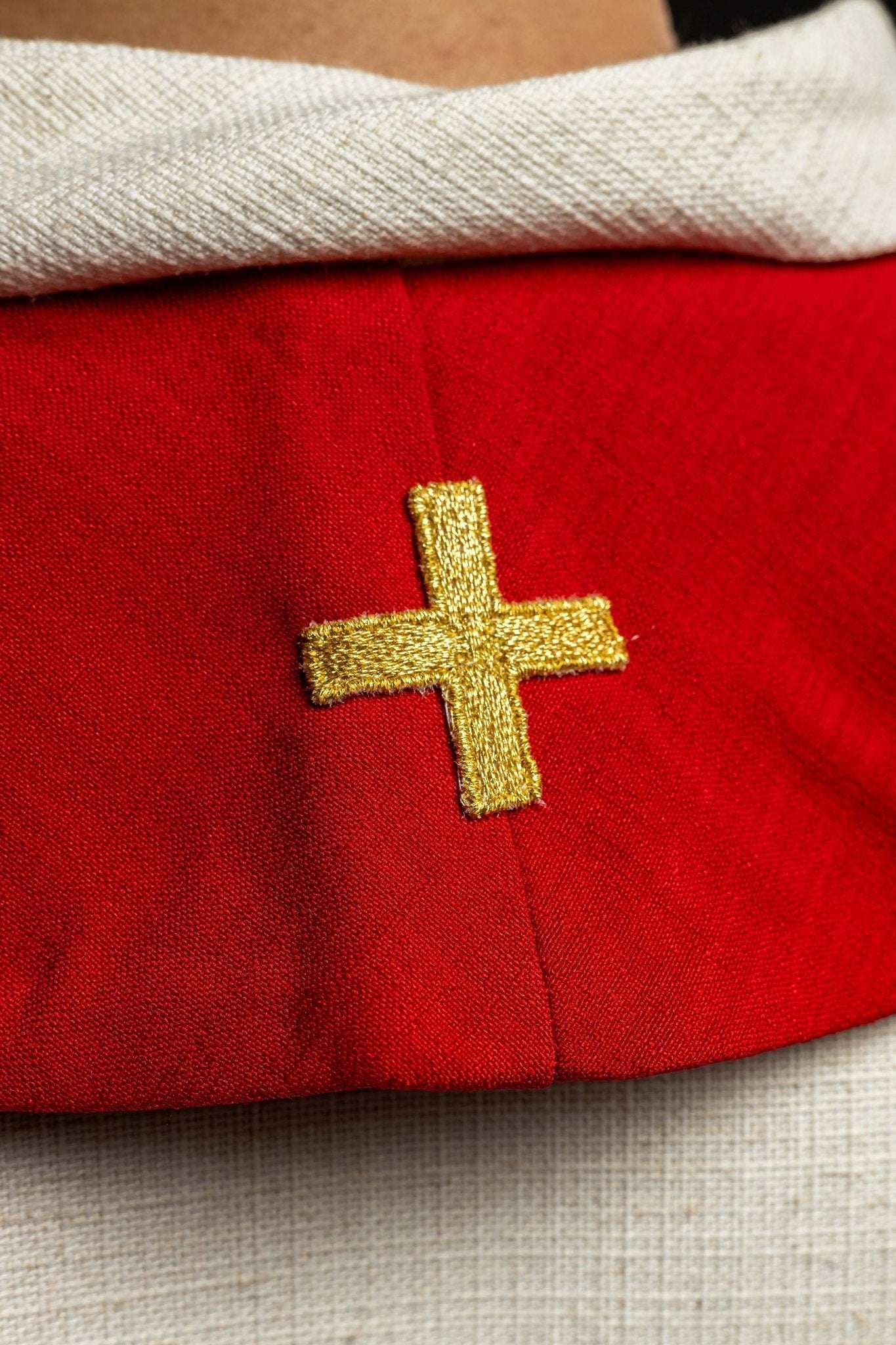 Estola roja con bordado Espíritu Santo, Cruz y Fuego KST/216/02/62 CZERWONY - CASULLAS.ES
