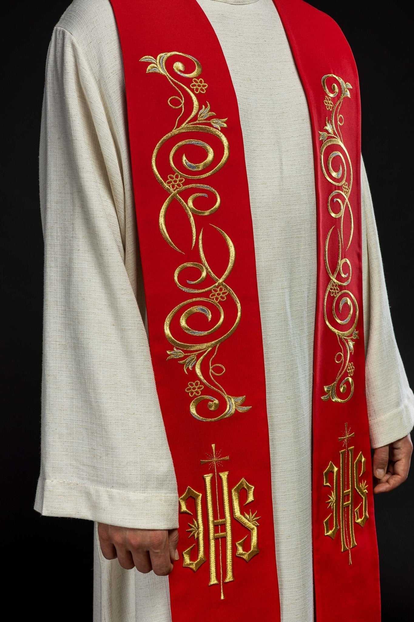 Estola roja con bordado IHS KST/031/02/01 CZERWONY - CASULLAS.ES