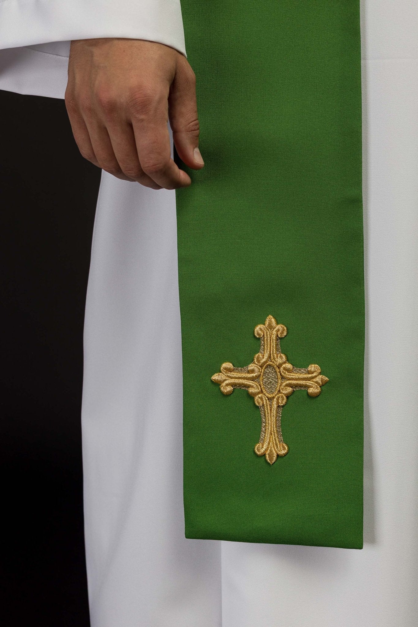 Estola verde con bordado Cruz e IHS KST/157/01/01 ZIELONY - CASULLAS.ES