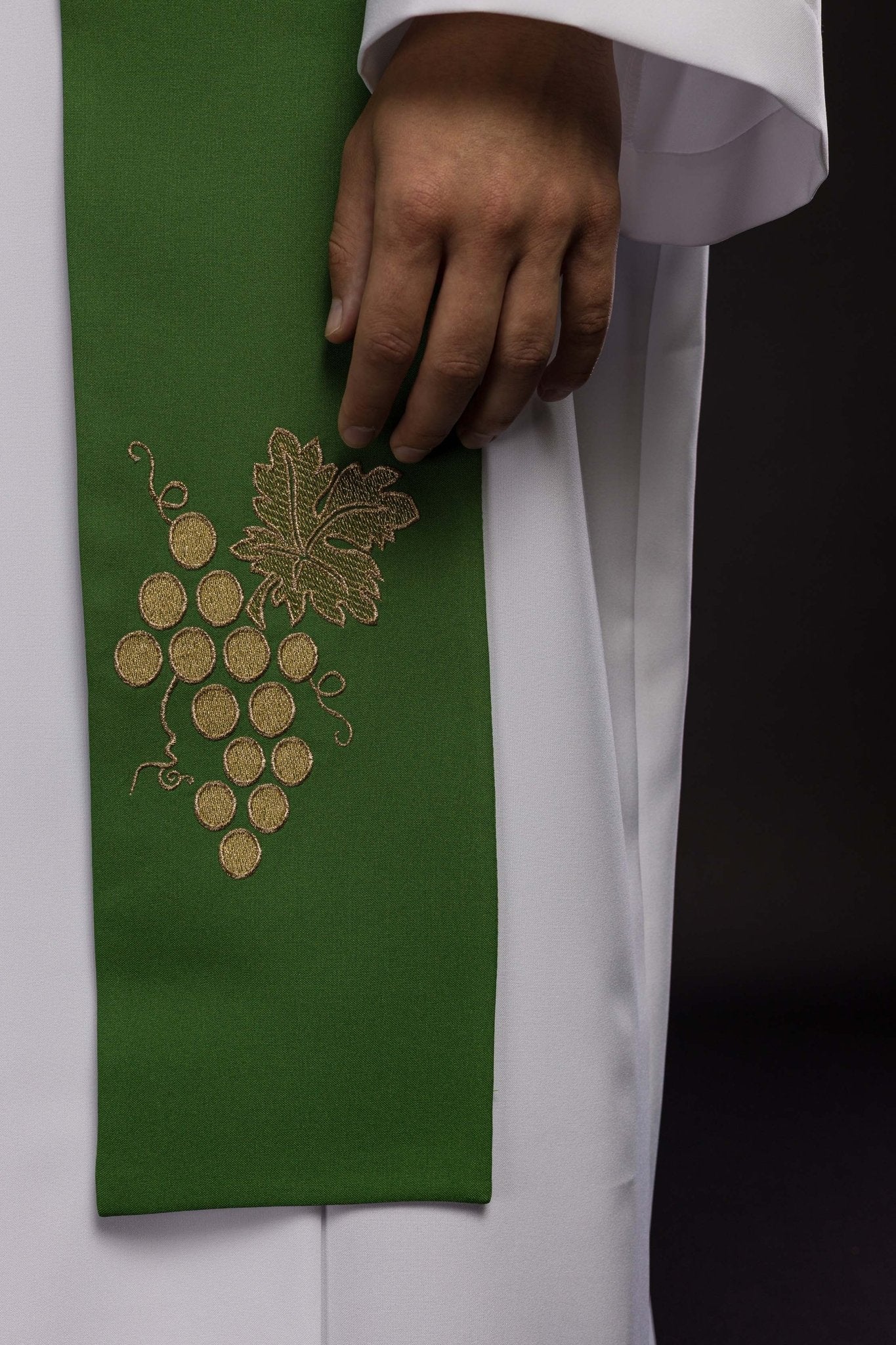 Estola verde con bordado IHS y Uvas KST/068/01/01 ZIELONY - CASULLAS.ES