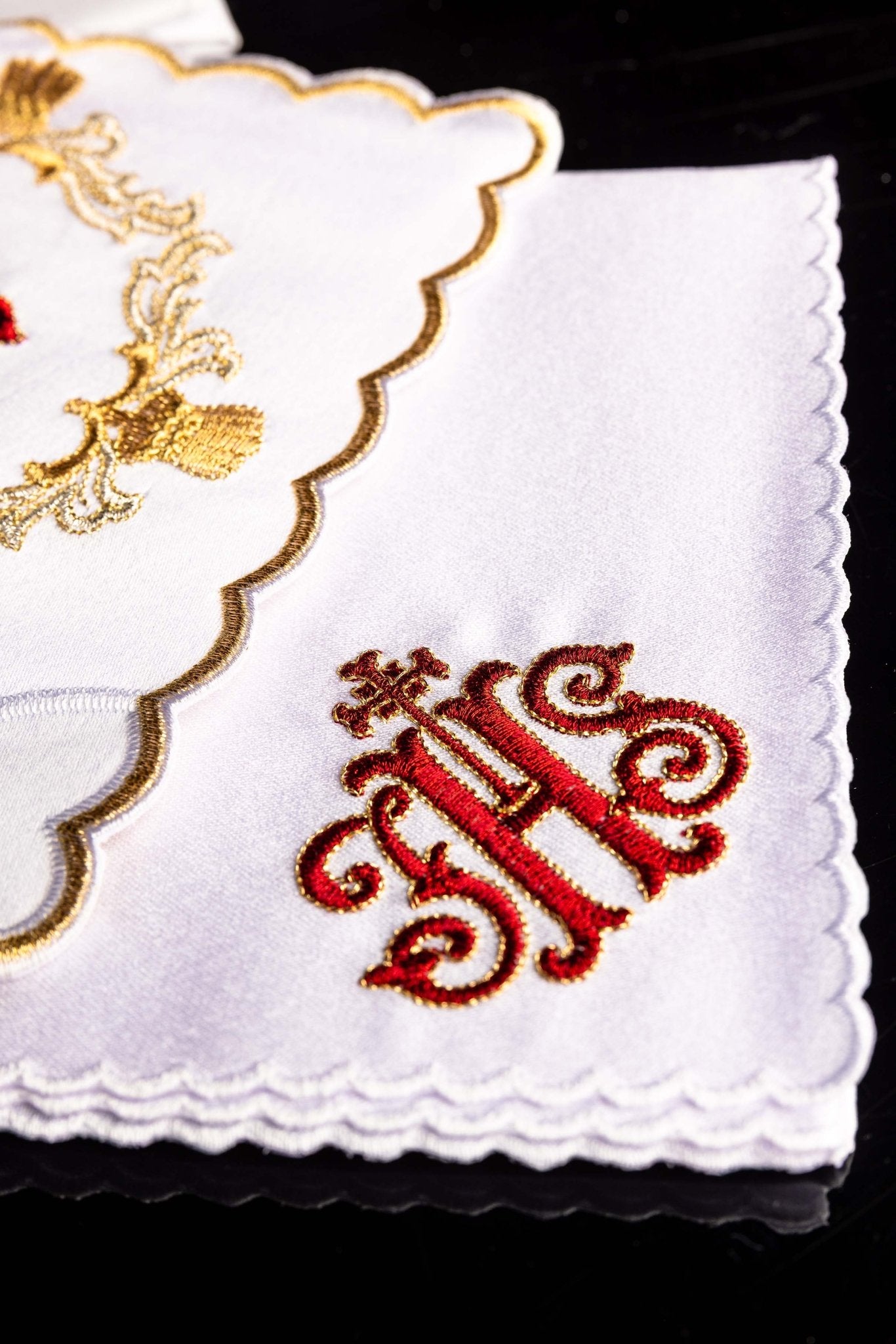 Juego de altar con bordado rojo KK/038 - CASULLAS.ES