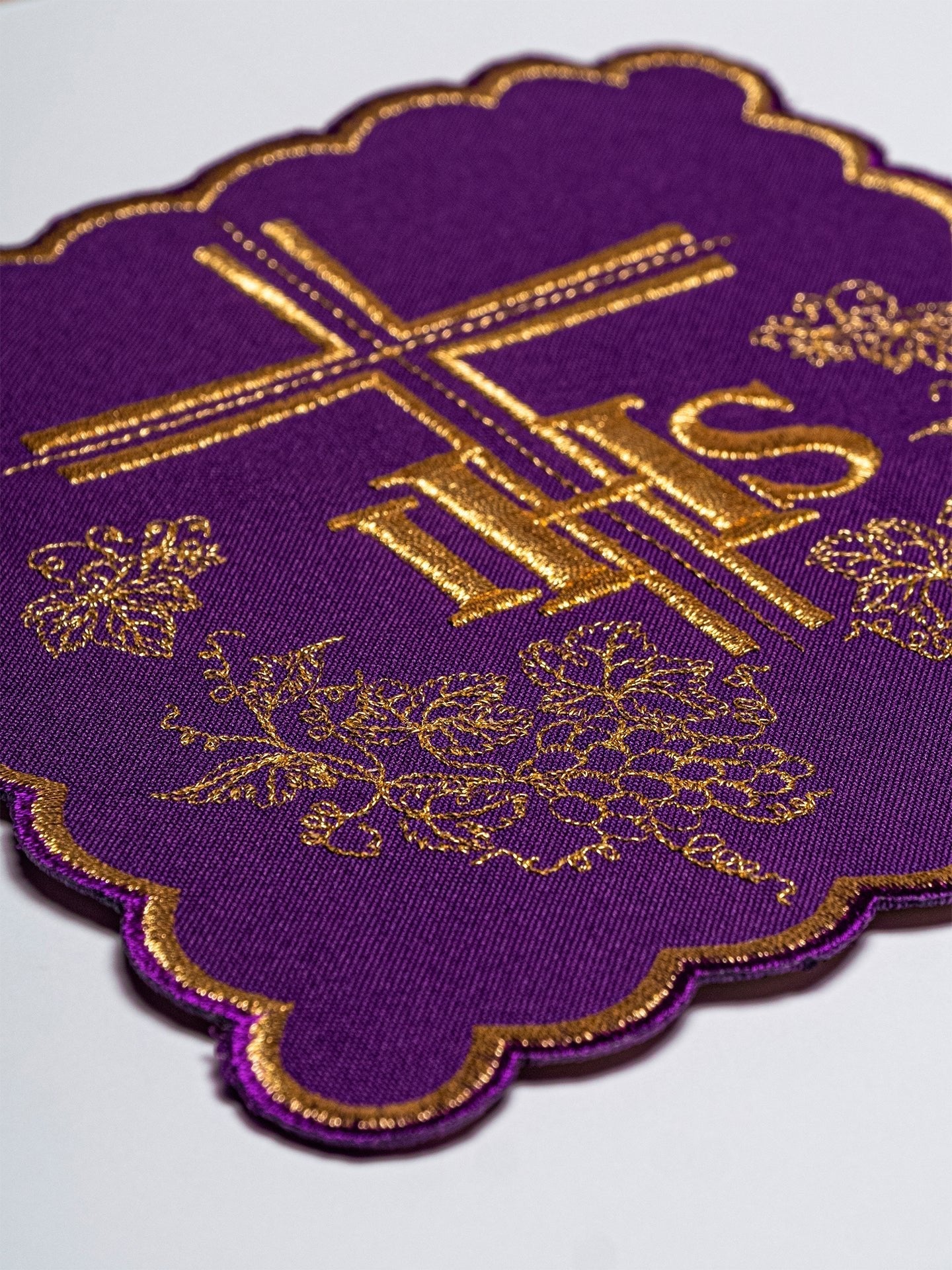 Juego de altar morado con bordado IHS KK/156/03 - CASULLAS.ES