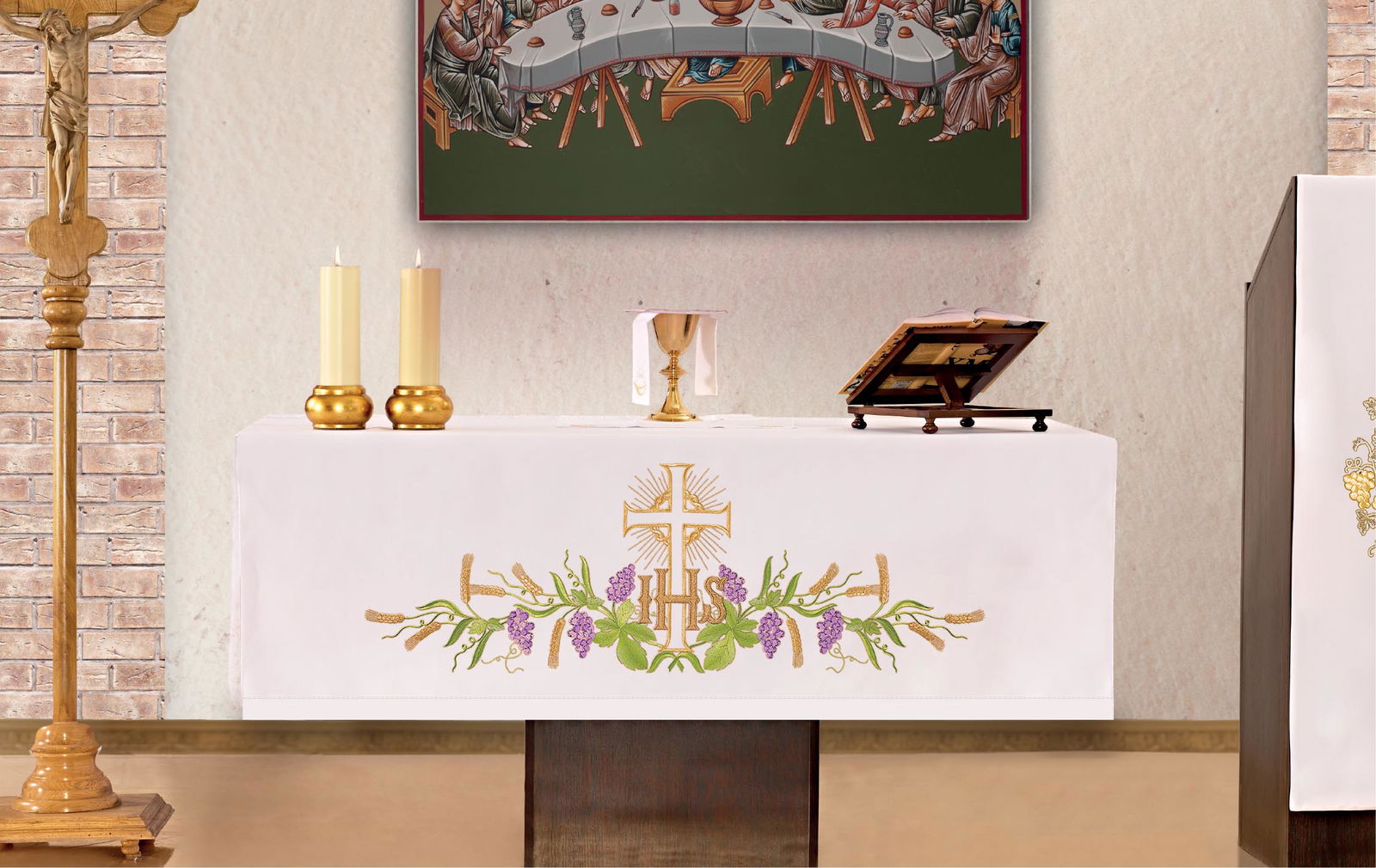 Mantel de altar con bordado frontal floral y motivo IHS KOH/007 150*300 BIAŁY - CASULLAS.ES