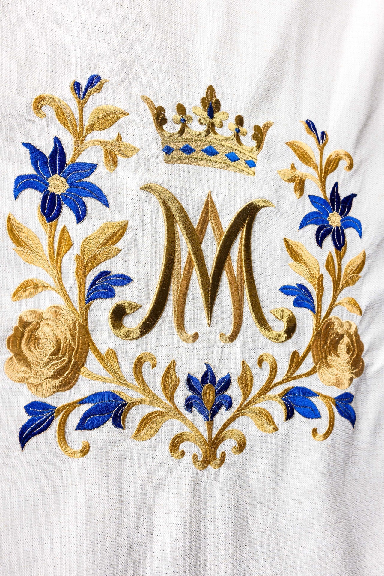 Mantel para ambón con bordado mariano en color ecru LE/8045/05 55*250 - CASULLAS.ES