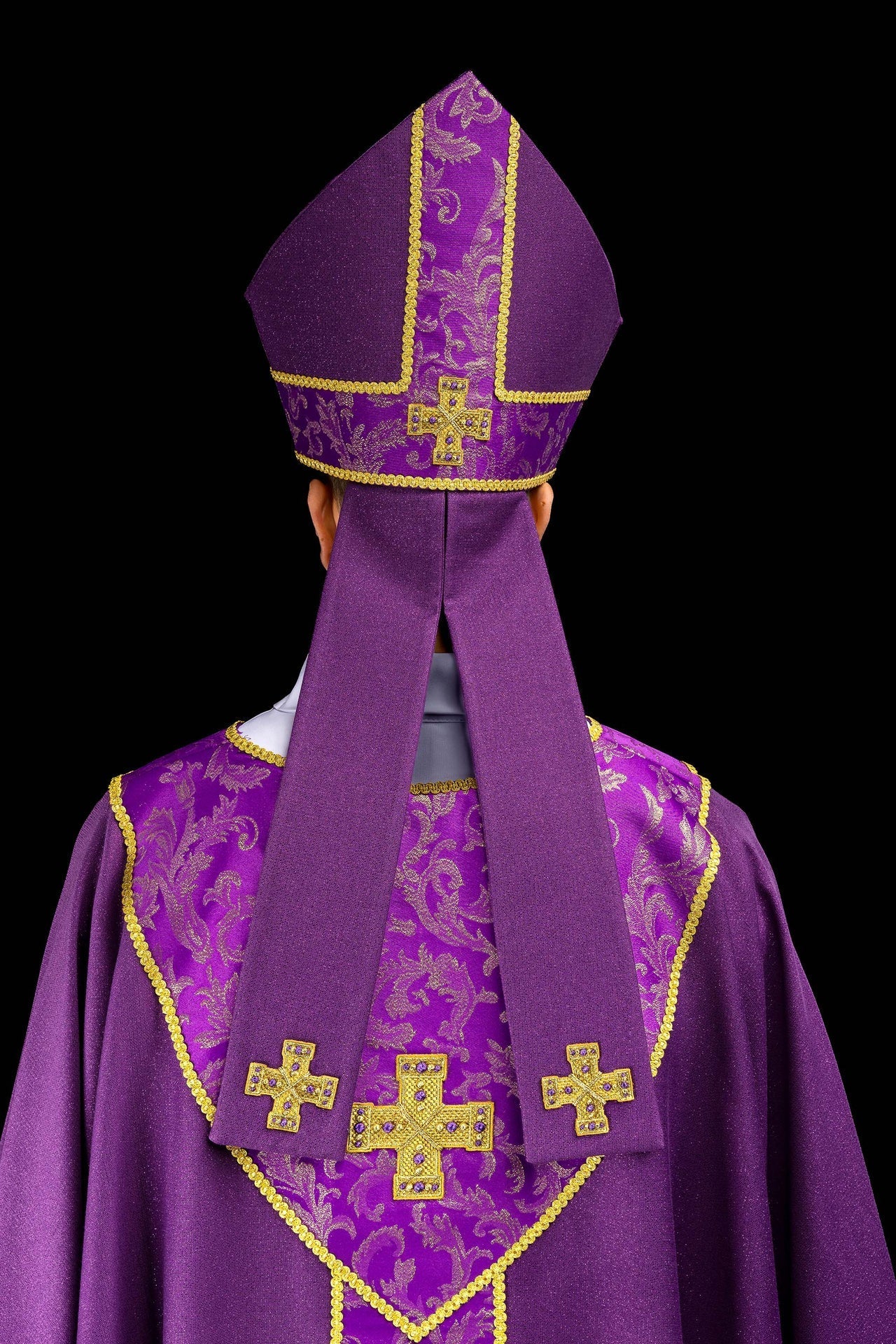 Mitra morada bordada con cruz decorada con tejido jacquard LE/9075/03-1 - CASULLAS.ES
