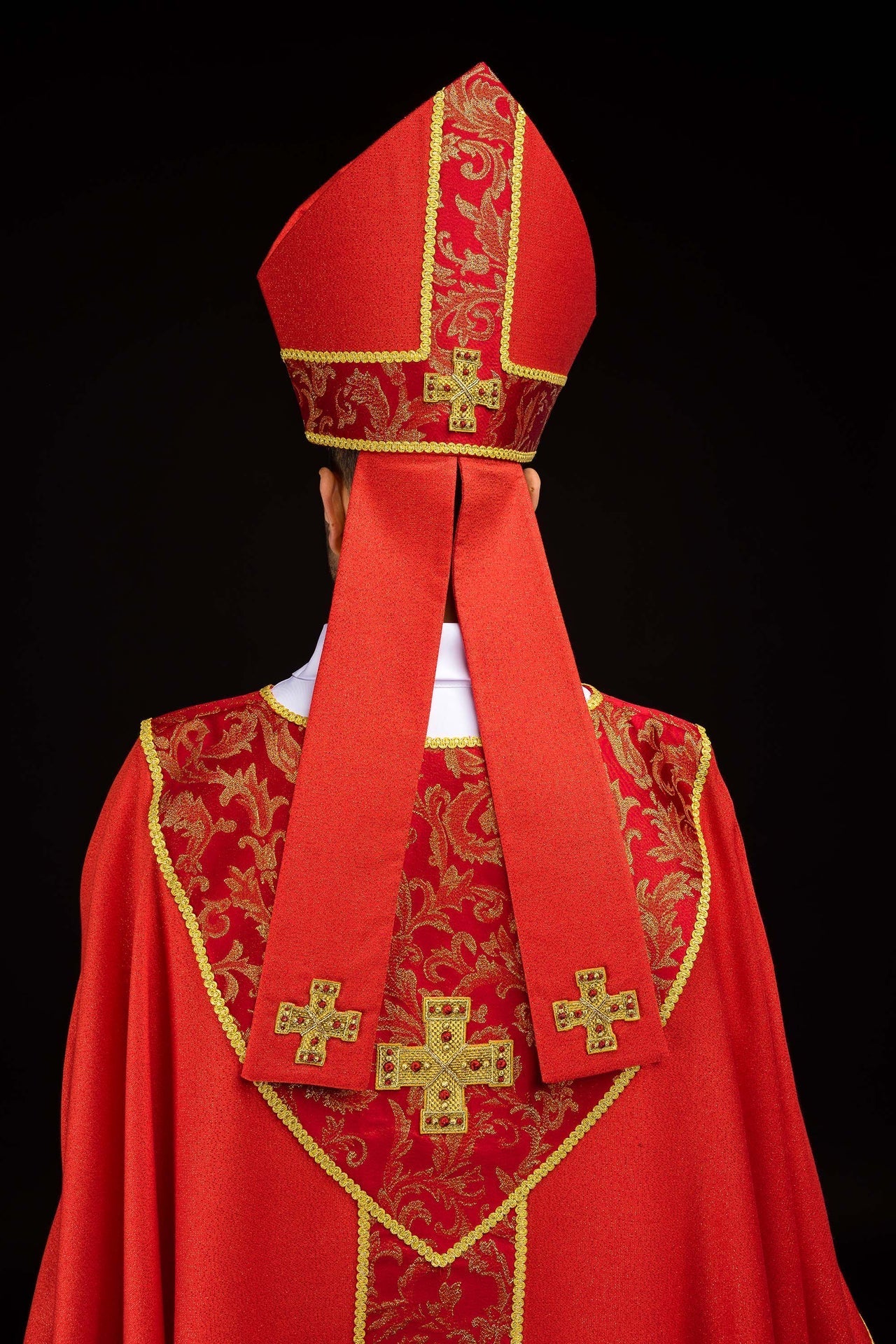 Mitra roja bordada con cruz decorada con tejido jacquard LE/9075/02-1 - CASULLAS.ES