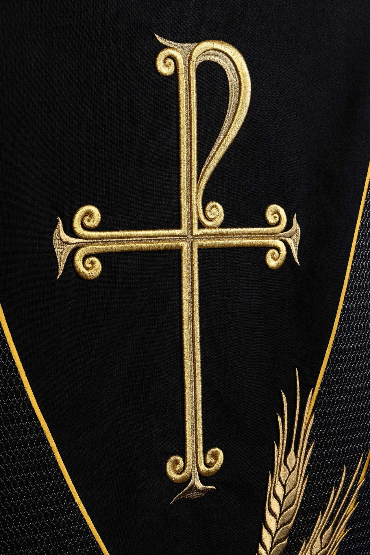 Paño para ambón negro con bordado PAX LE/8050/07 55*250 - CASULLAS.ES